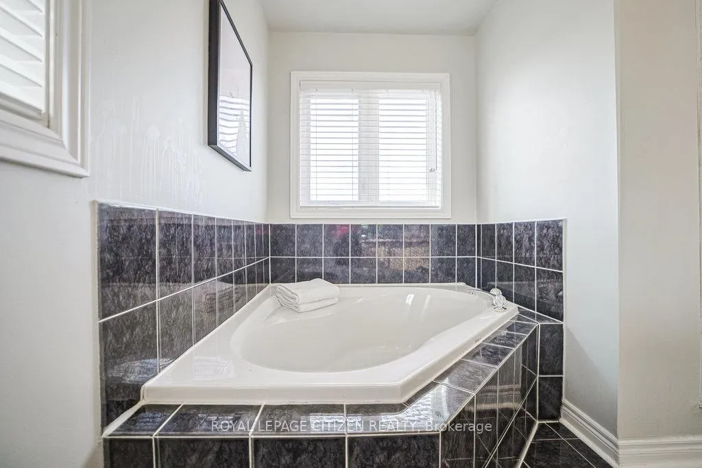 Photo 28 of 31 Burnhaven Avenue, Vaughan, Maple — HOMEH