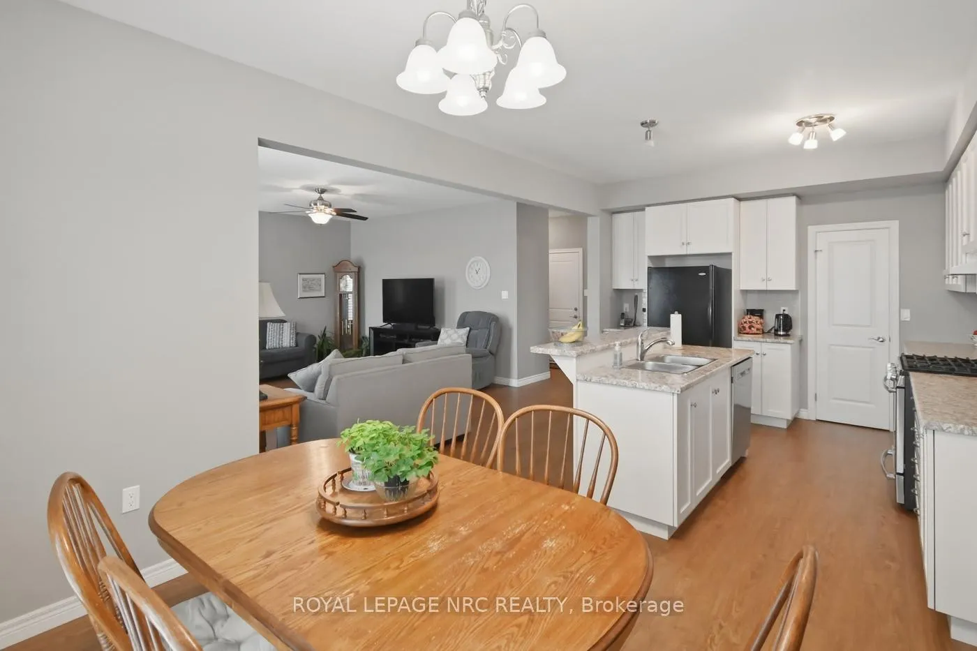 Photo 7 of 633 Winston Road, Grimsby, Grimsby Beach — HOMEH