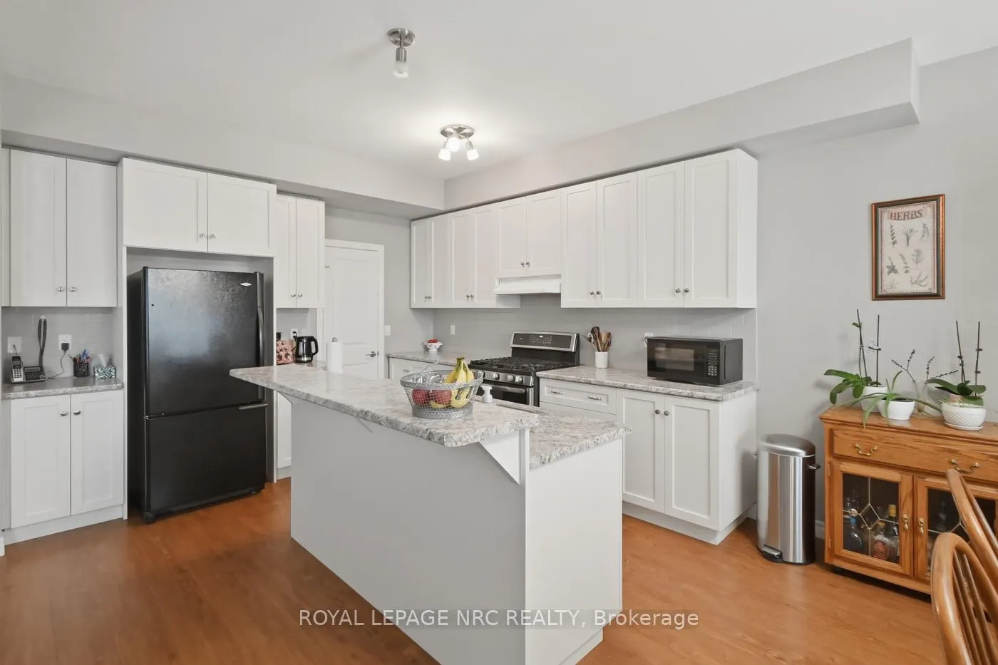 Photo 10 of 633 Winston Road, Grimsby, Grimsby Beach — HOMEH
