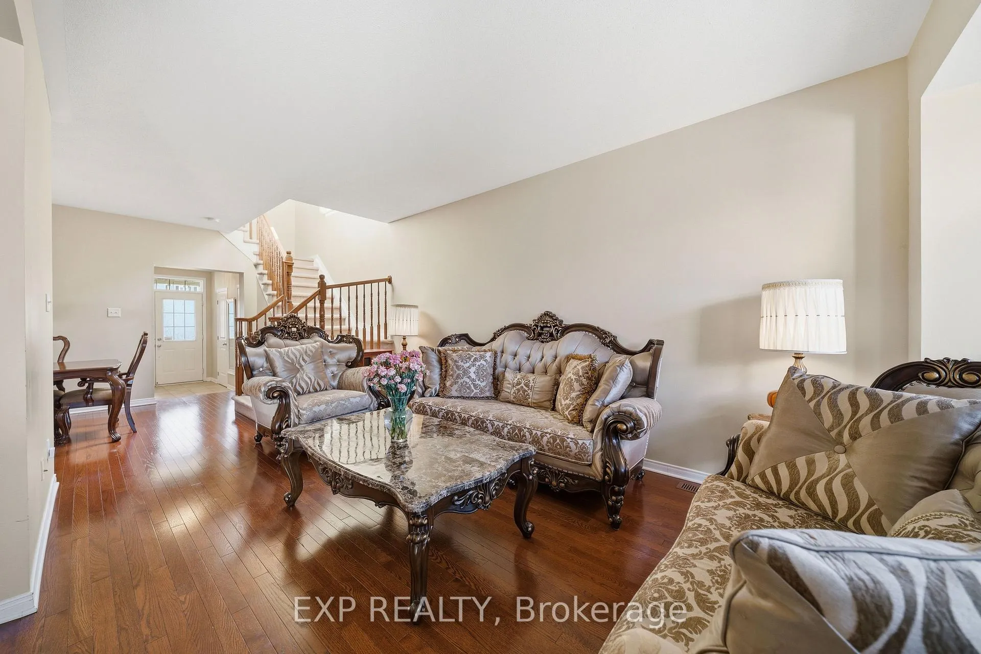 Photo 4 of 587 Pepperville Crescent, Ottawa, Kanata - Emerald Meadows/Trailwest — HOMEH