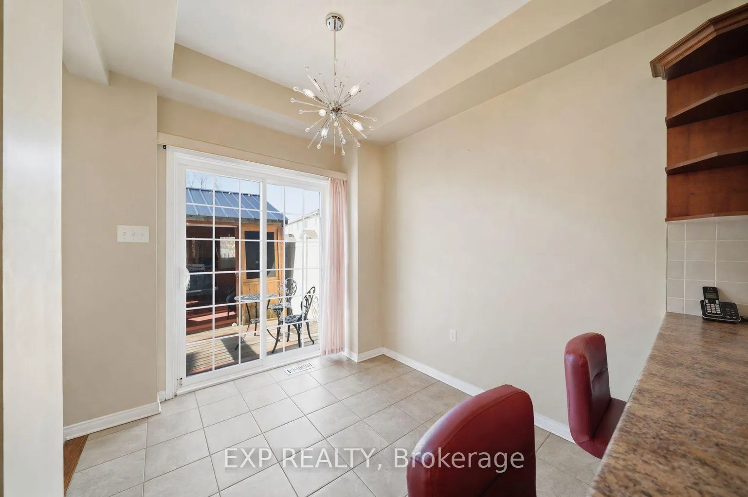 Photo 7 of 587 Pepperville Crescent, Ottawa, Kanata - Emerald Meadows/Trailwest — HOMEH