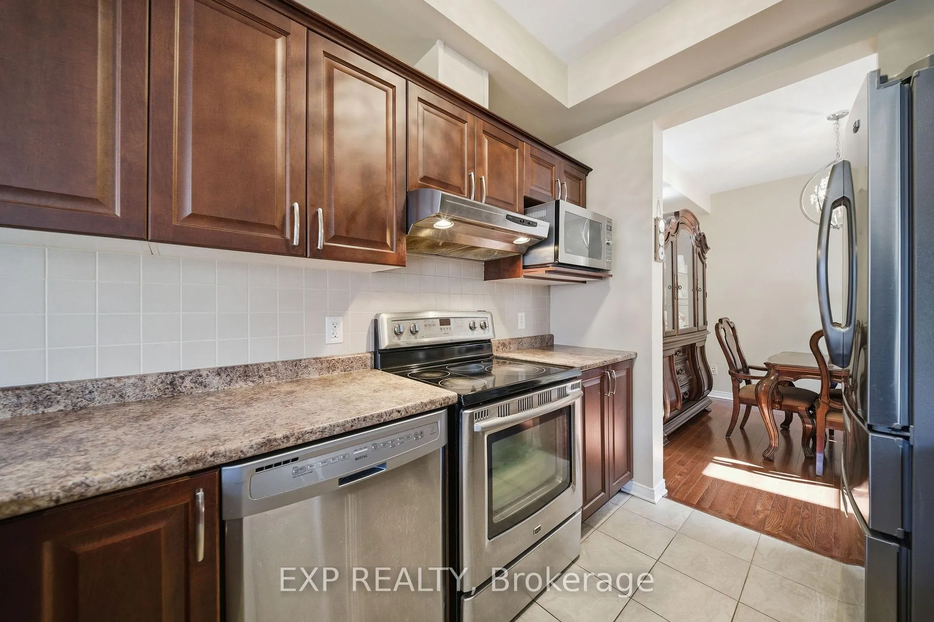 Photo 10 of 587 Pepperville Crescent, Ottawa, Kanata - Emerald Meadows/Trailwest — HOMEH