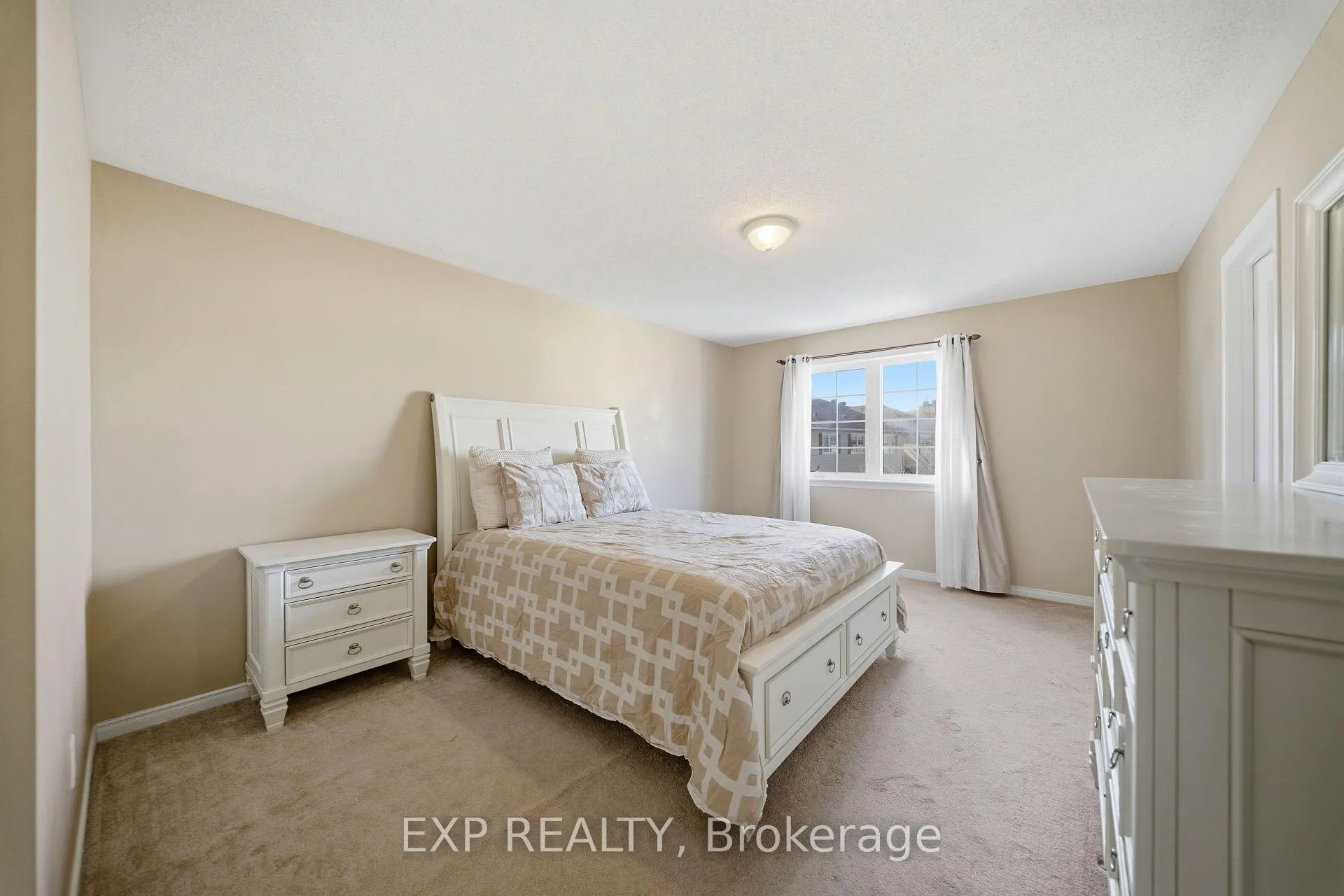 Photo 15 of 587 Pepperville Crescent, Ottawa, Kanata - Emerald Meadows/Trailwest — HOMEH
