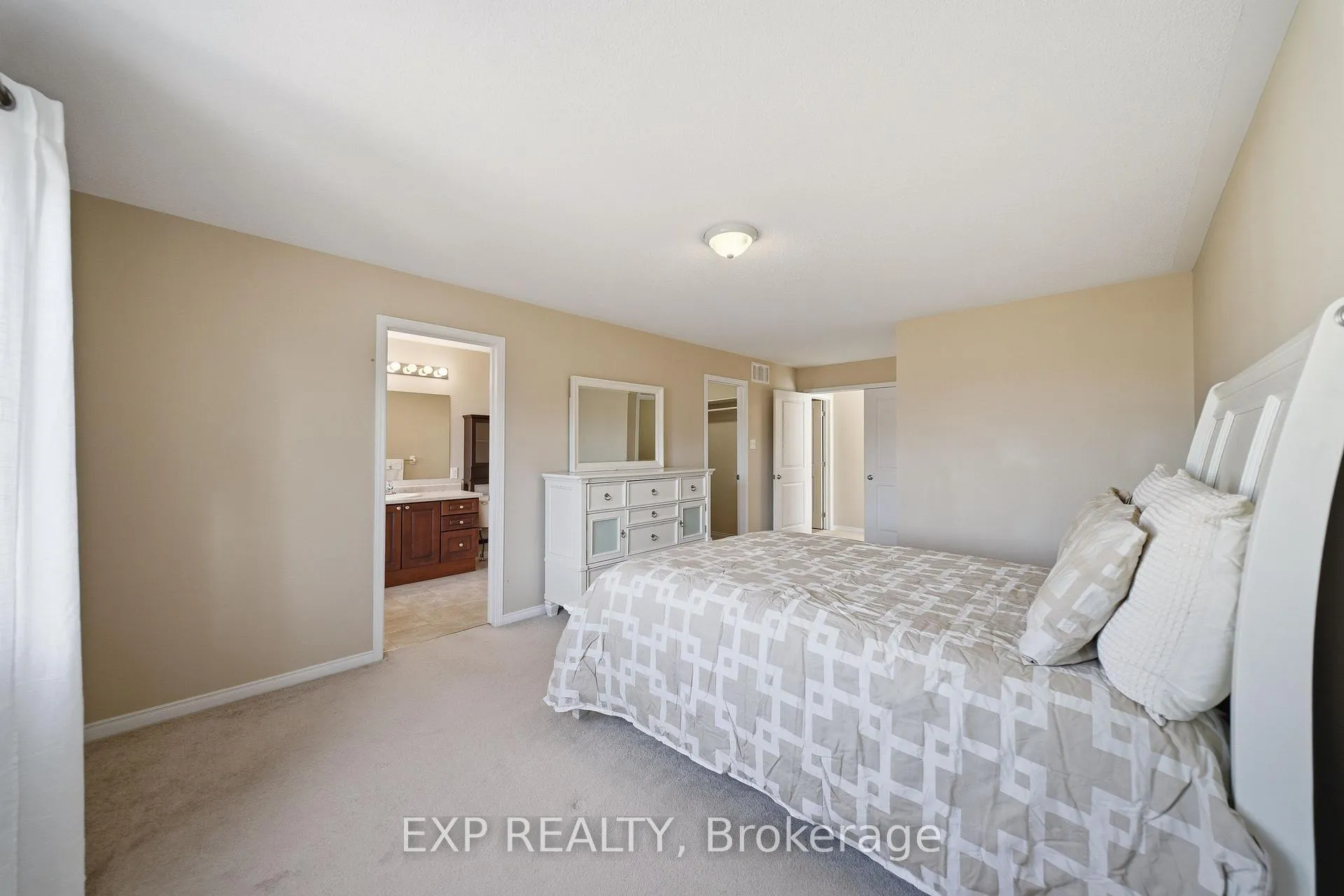 Photo 16 of 587 Pepperville Crescent, Ottawa, Kanata - Emerald Meadows/Trailwest — HOMEH