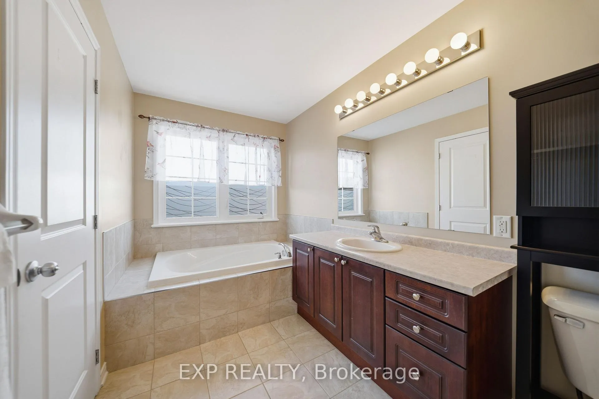 Photo 18 of 587 Pepperville Crescent, Ottawa, Kanata - Emerald Meadows/Trailwest — HOMEH