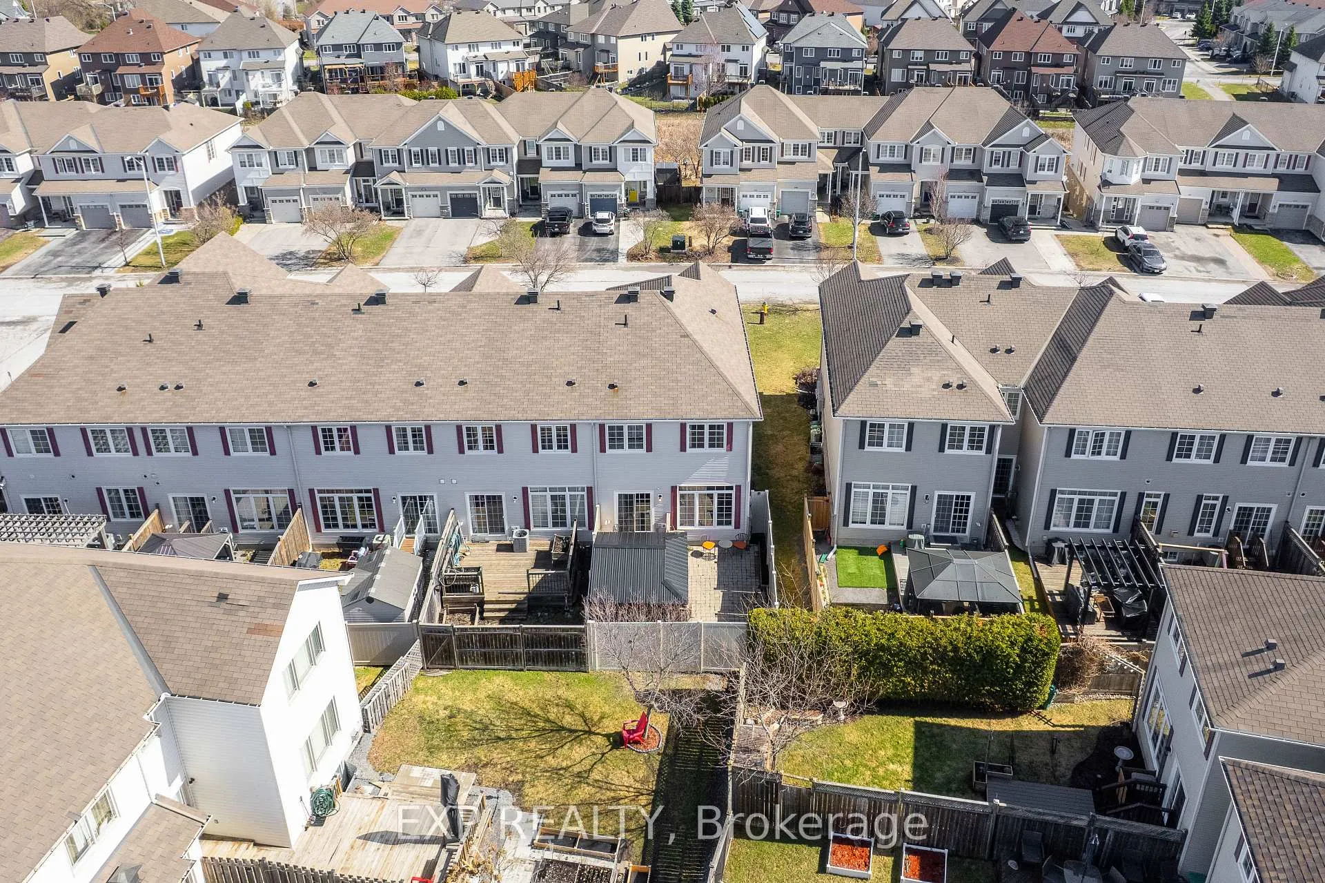 Photo 33 of 587 Pepperville Crescent, Ottawa, Kanata - Emerald Meadows/Trailwest — HOMEH