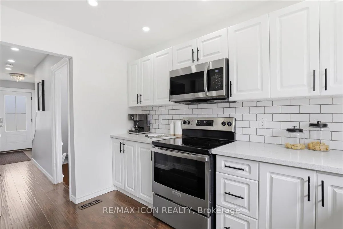 Photo 10 of 108 Astor Crescent, Wilmot — HOMEH