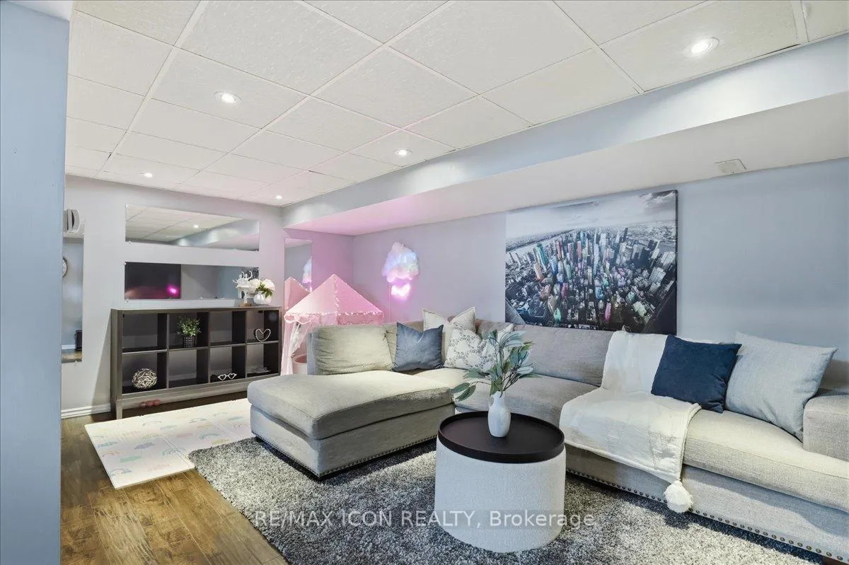Photo 24 of 108 Astor Crescent, Wilmot — HOMEH