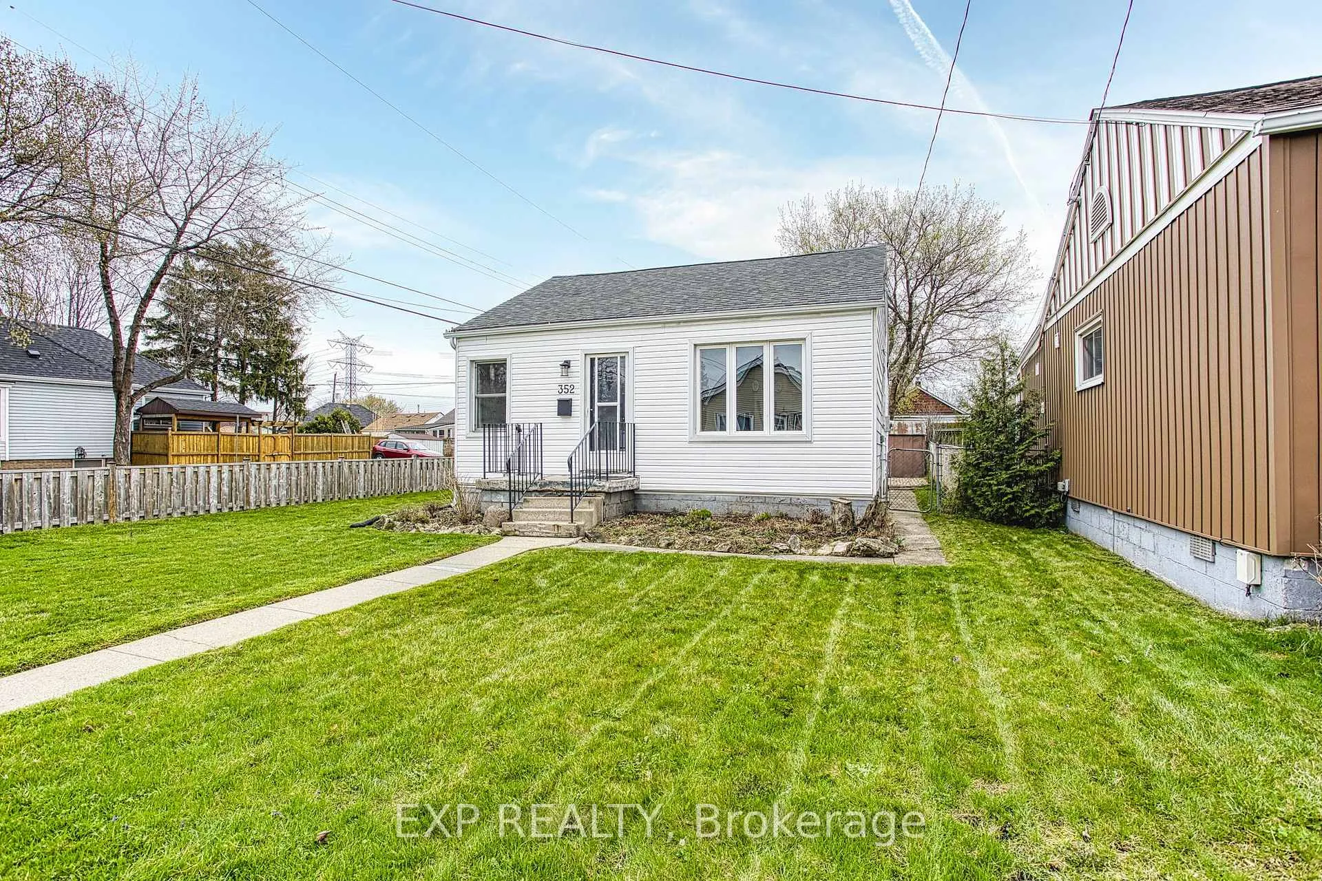 Photo 2 of 352 Fairfield Avenue, Hamilton, Homeside — HOMEH