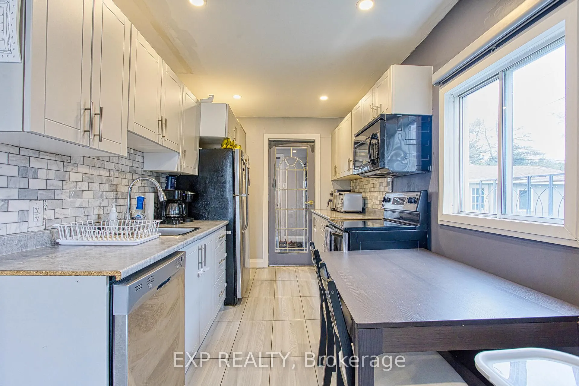 Photo 11 of 352 Fairfield Avenue, Hamilton, Homeside — HOMEH