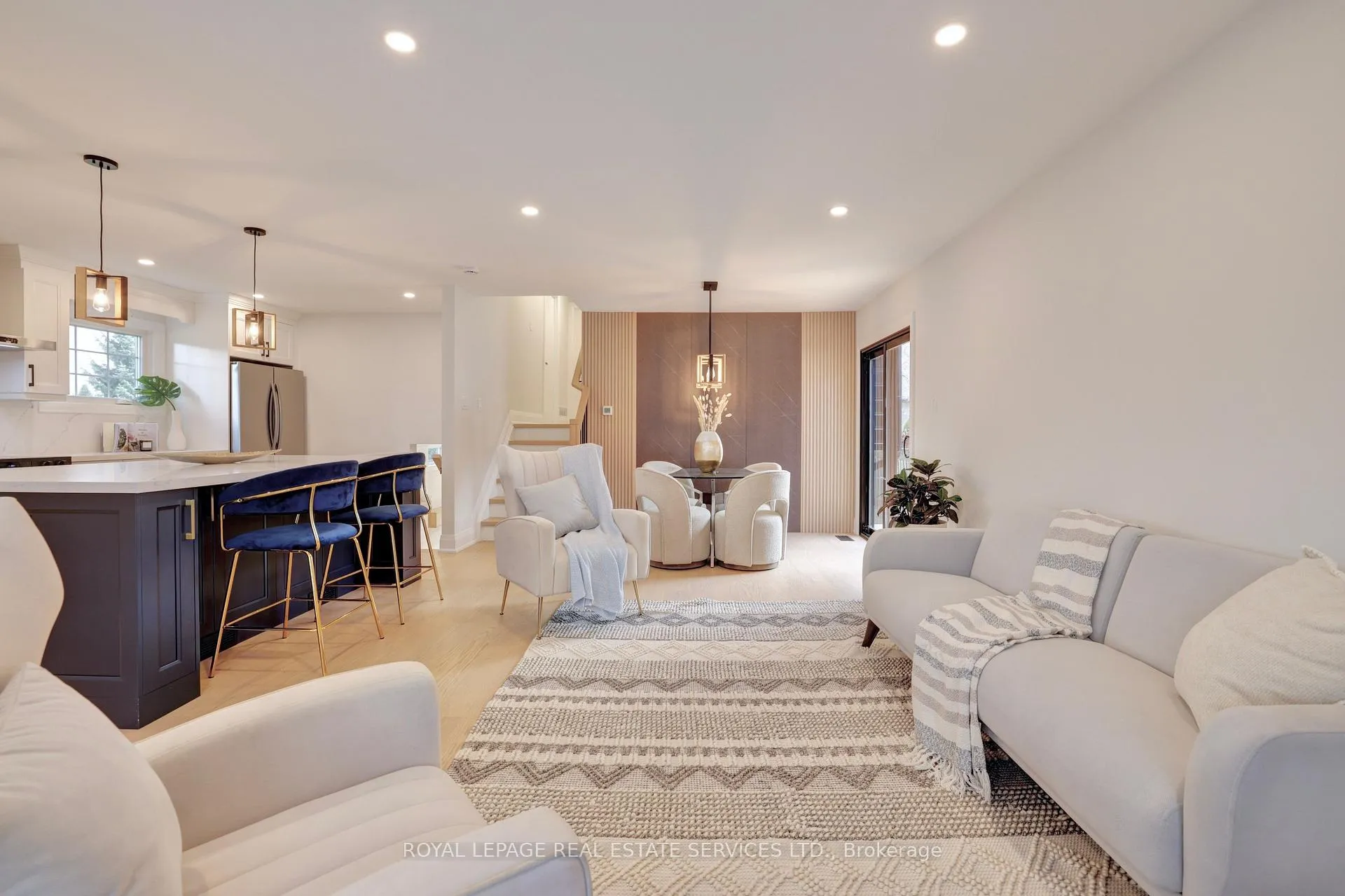 Photo 7 of 91 Forestgate Drive, Hamilton, Fessenden — HOMEH