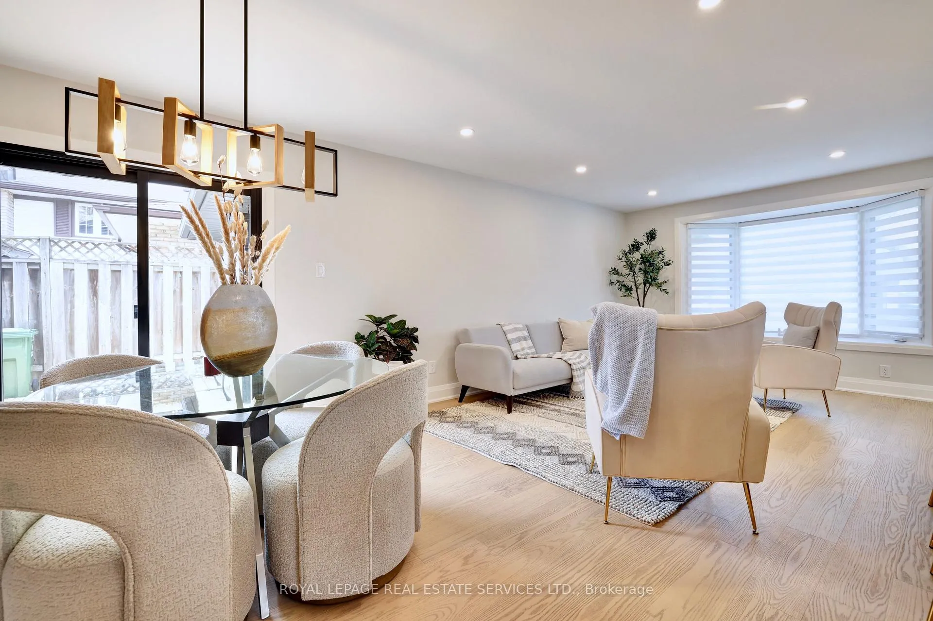 Photo 9 of 91 Forestgate Drive, Hamilton, Fessenden — HOMEH