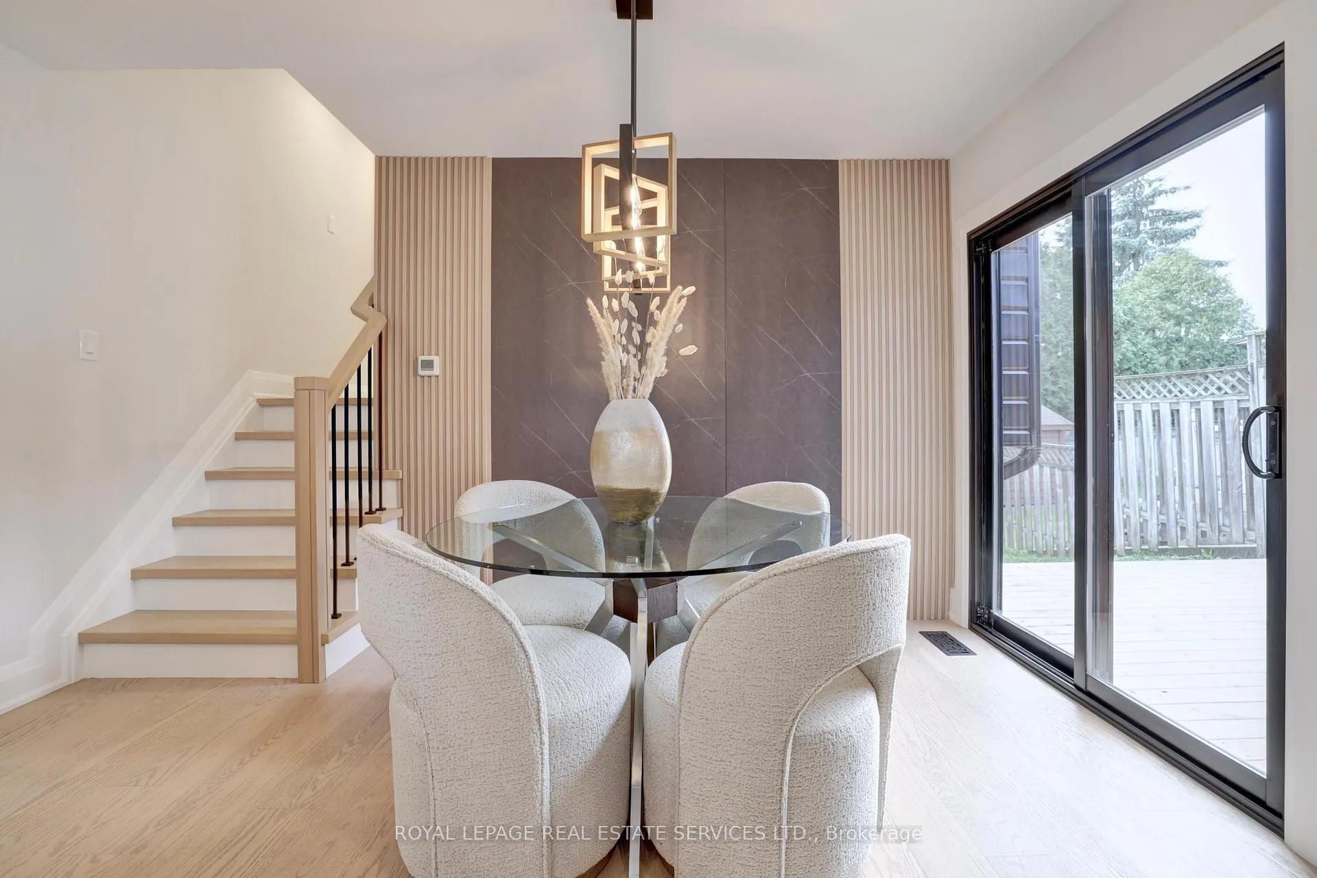 Photo 10 of 91 Forestgate Drive, Hamilton, Fessenden — HOMEH