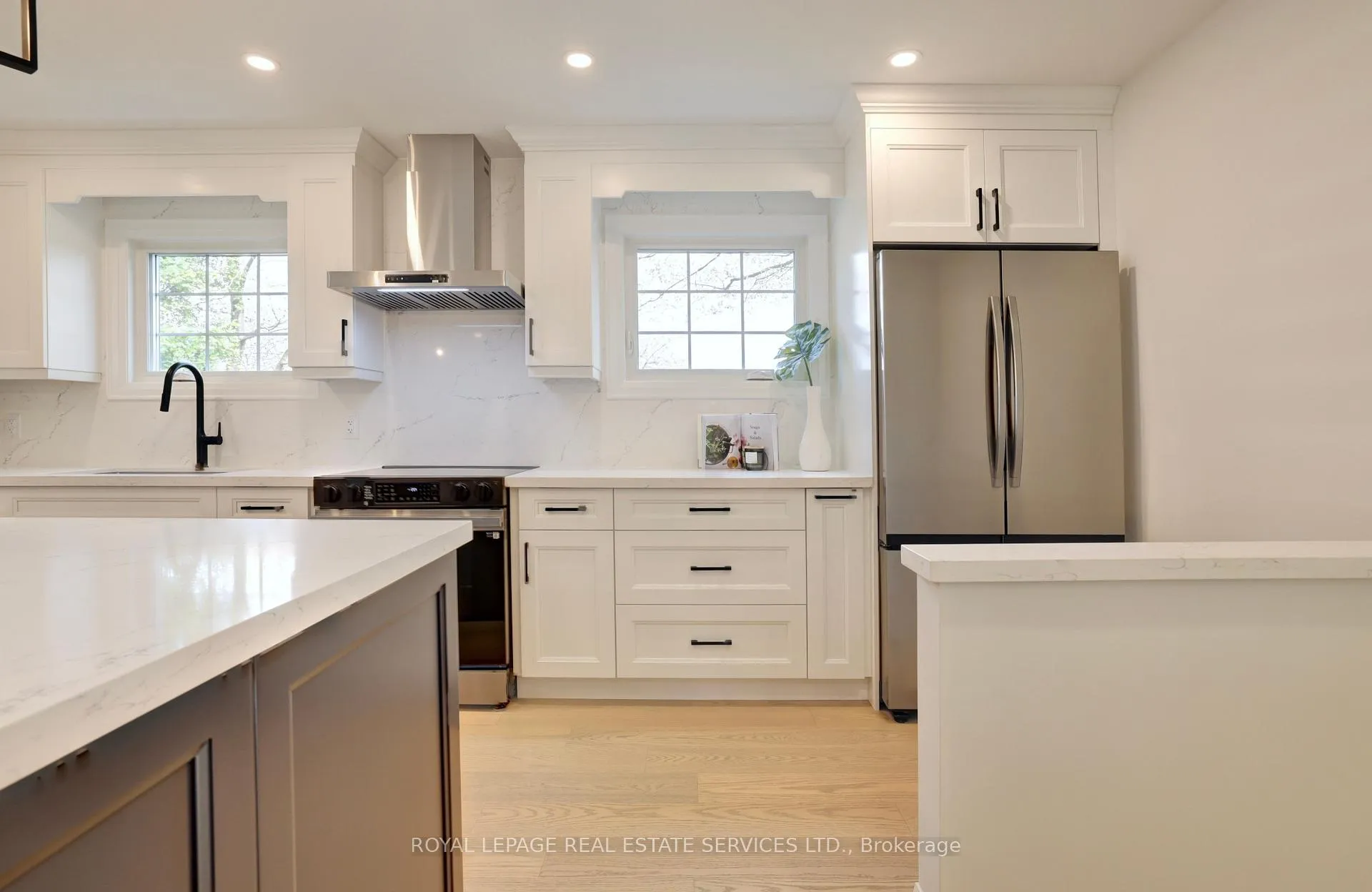 Photo 12 of 91 Forestgate Drive, Hamilton, Fessenden — HOMEH
