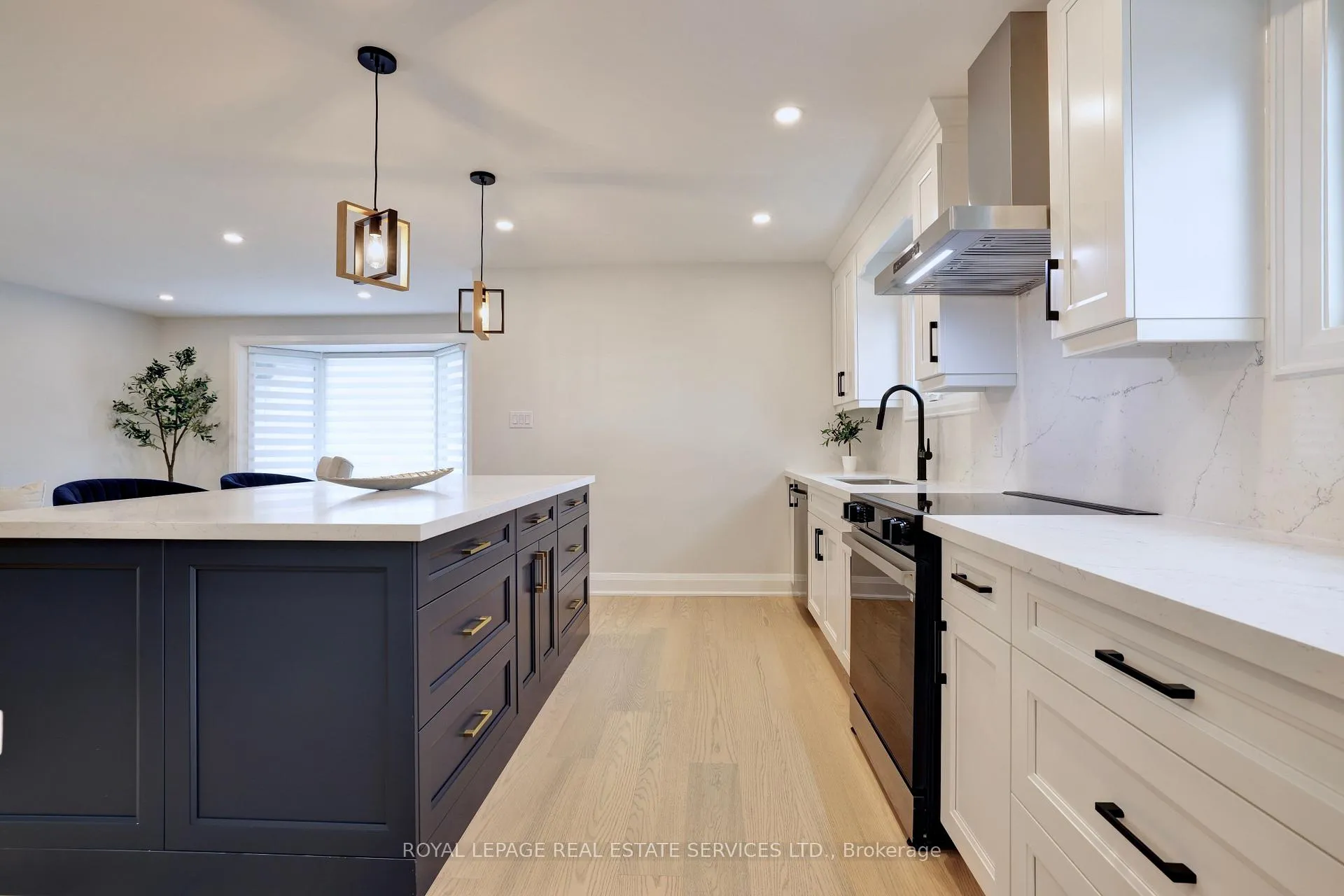 Photo 13 of 91 Forestgate Drive, Hamilton, Fessenden — HOMEH