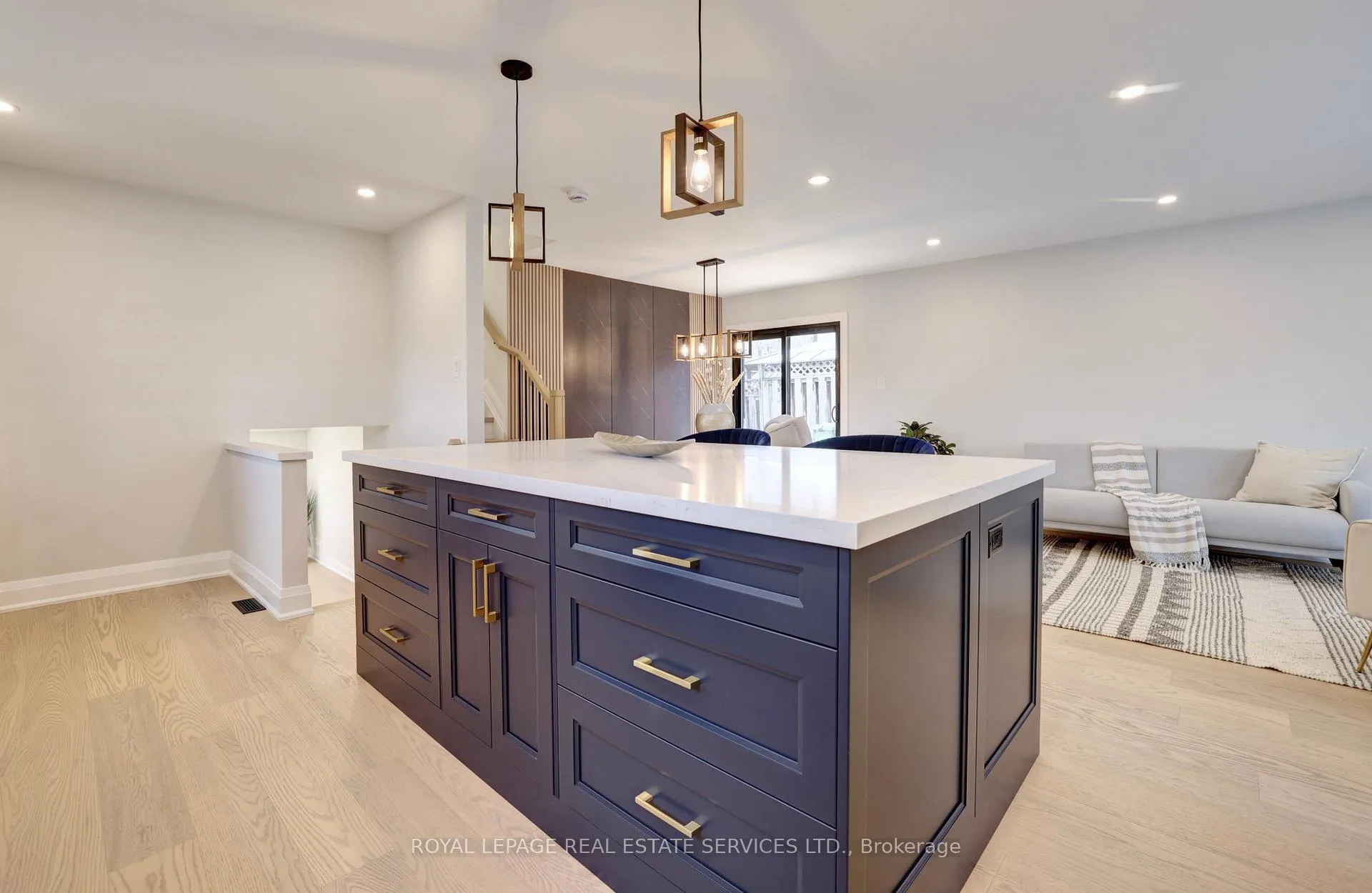 Photo 14 of 91 Forestgate Drive, Hamilton, Fessenden — HOMEH