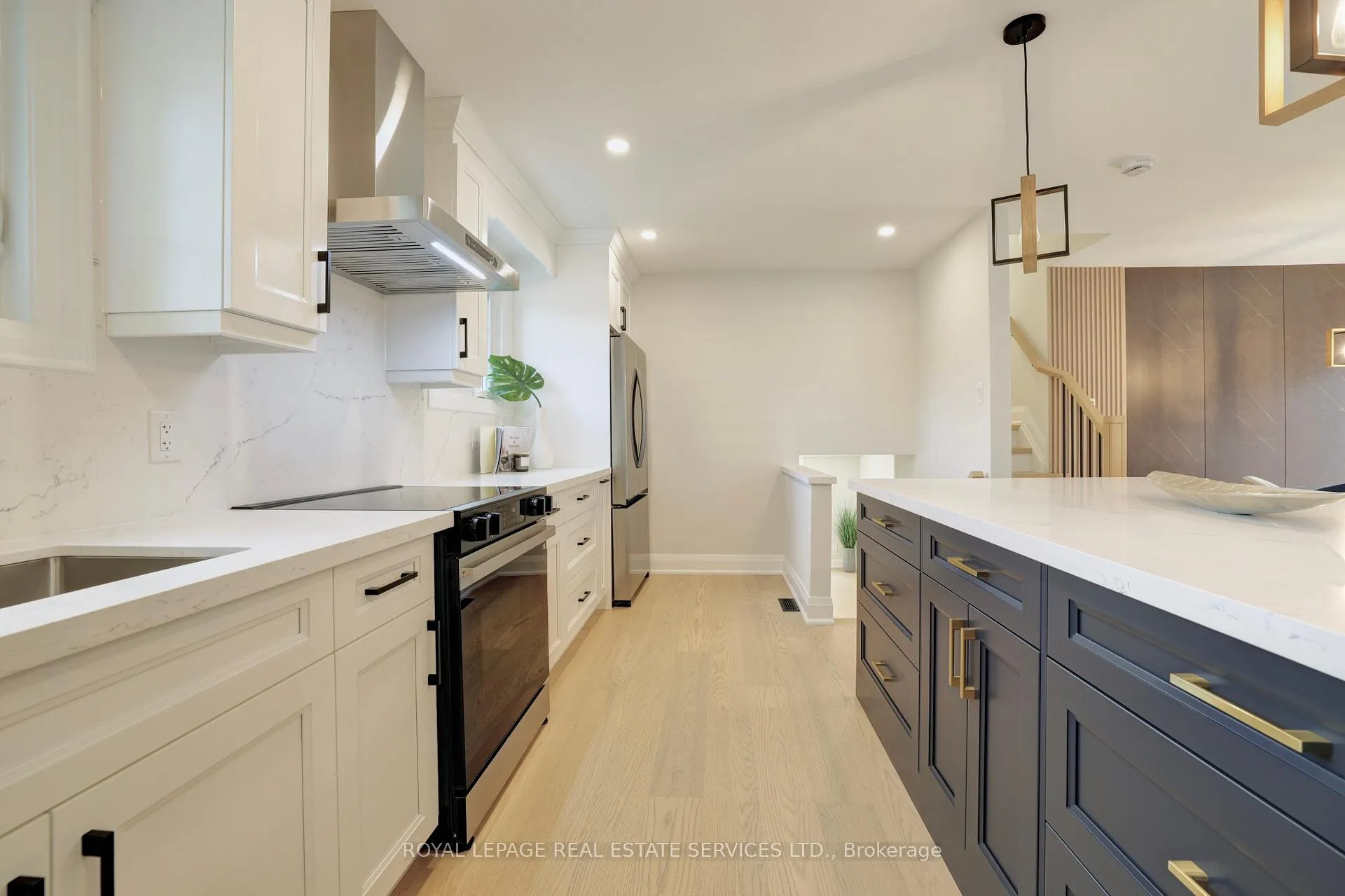 Photo 16 of 91 Forestgate Drive, Hamilton, Fessenden — HOMEH