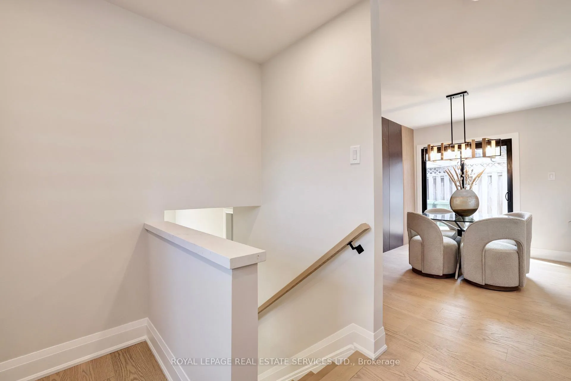 Photo 17 of 91 Forestgate Drive, Hamilton, Fessenden — HOMEH