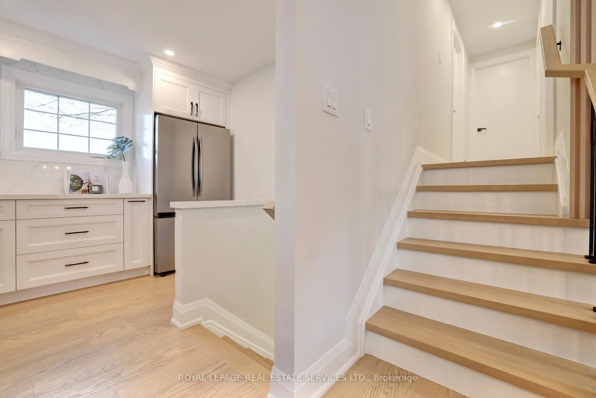 Photo 19 of 91 Forestgate Drive, Hamilton, Fessenden — HOMEH