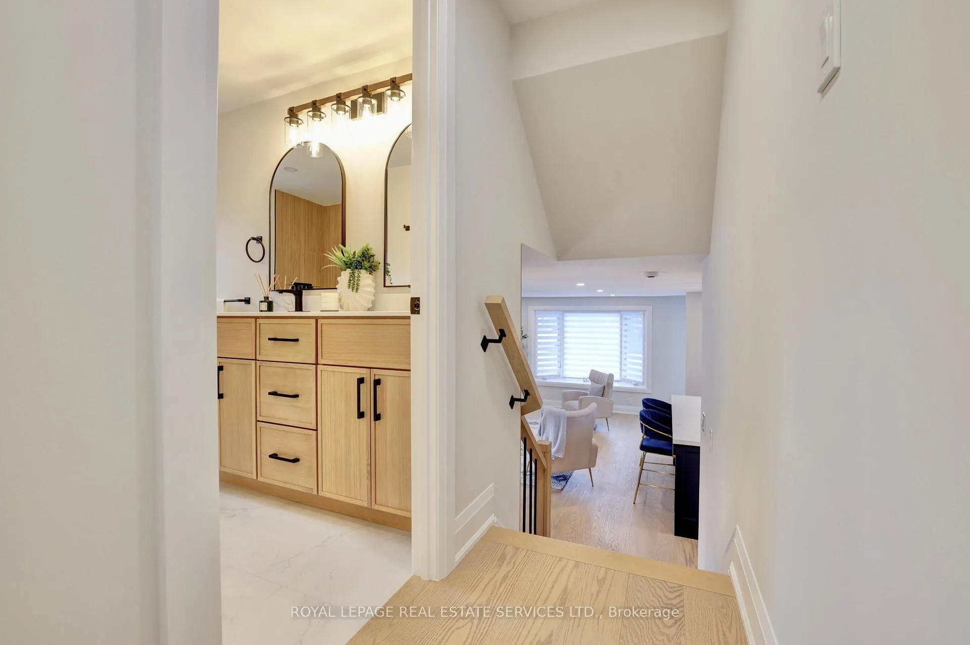 Photo 20 of 91 Forestgate Drive, Hamilton, Fessenden — HOMEH