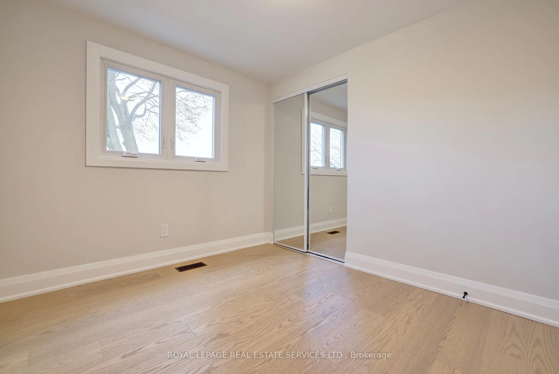 Photo 24 of 91 Forestgate Drive, Hamilton, Fessenden — HOMEH