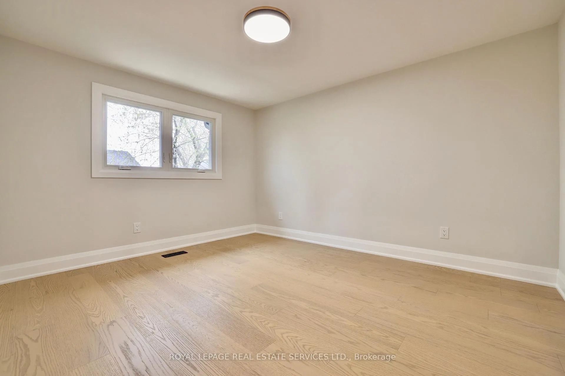 Photo 25 of 91 Forestgate Drive, Hamilton, Fessenden — HOMEH