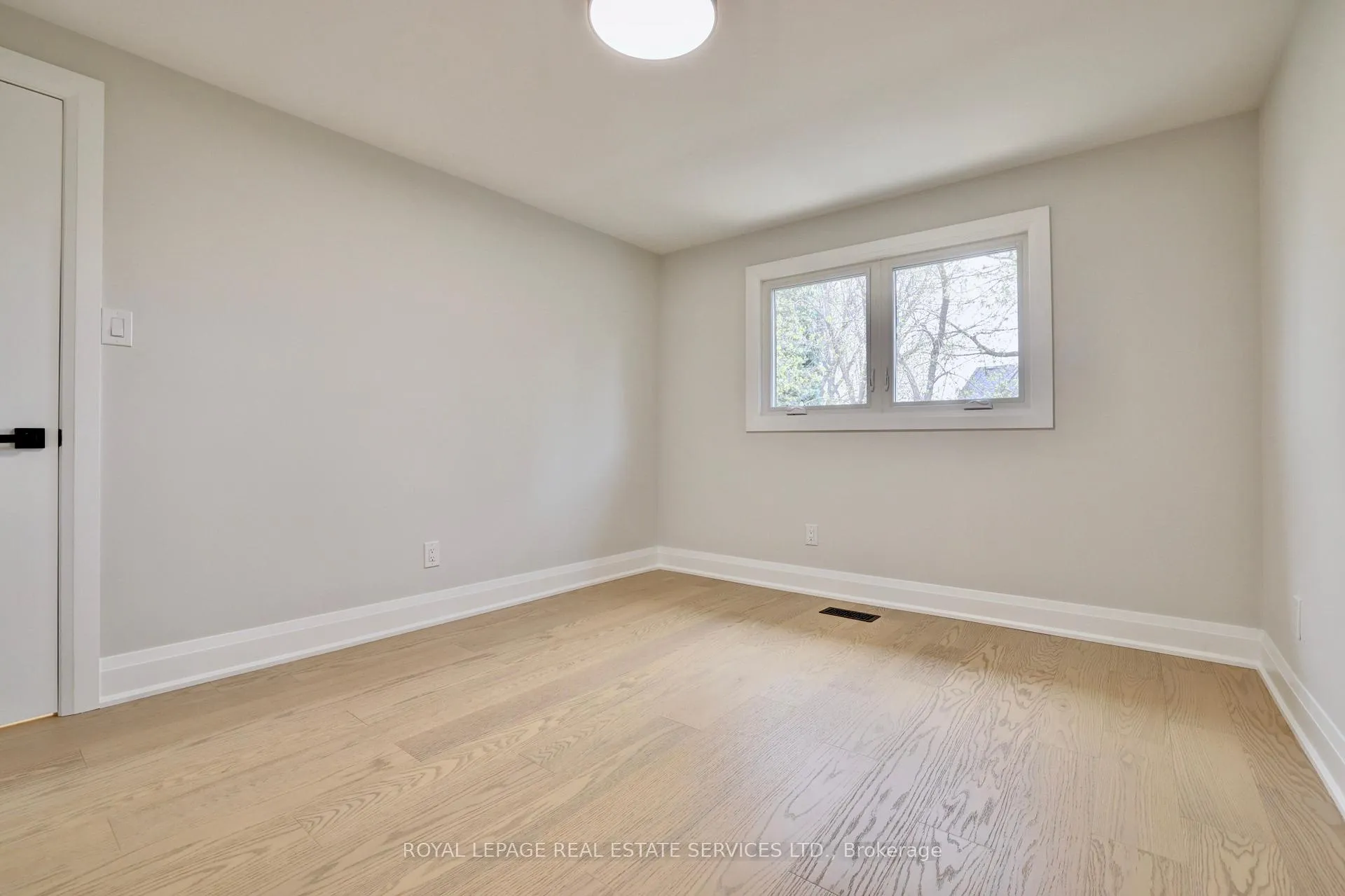 Photo 26 of 91 Forestgate Drive, Hamilton, Fessenden — HOMEH