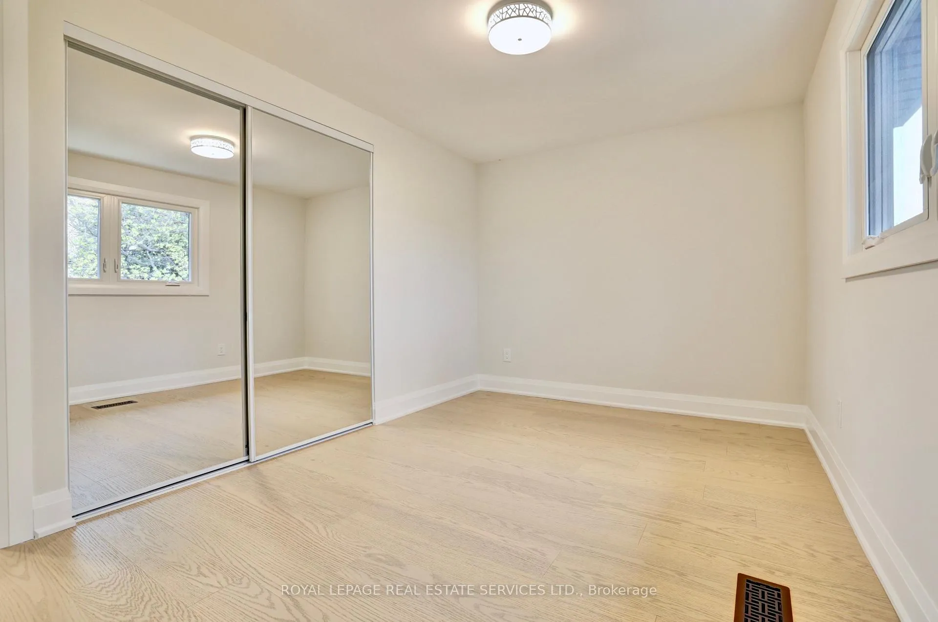 Photo 27 of 91 Forestgate Drive, Hamilton, Fessenden — HOMEH