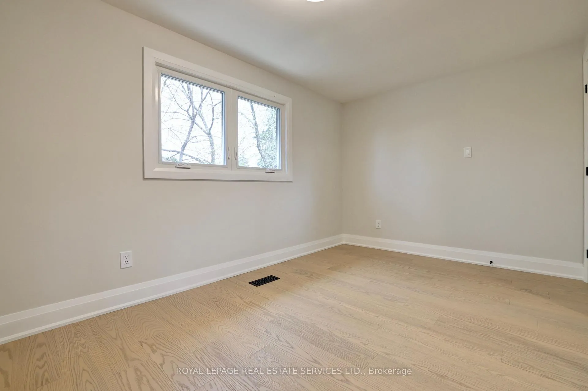 Photo 28 of 91 Forestgate Drive, Hamilton, Fessenden — HOMEH