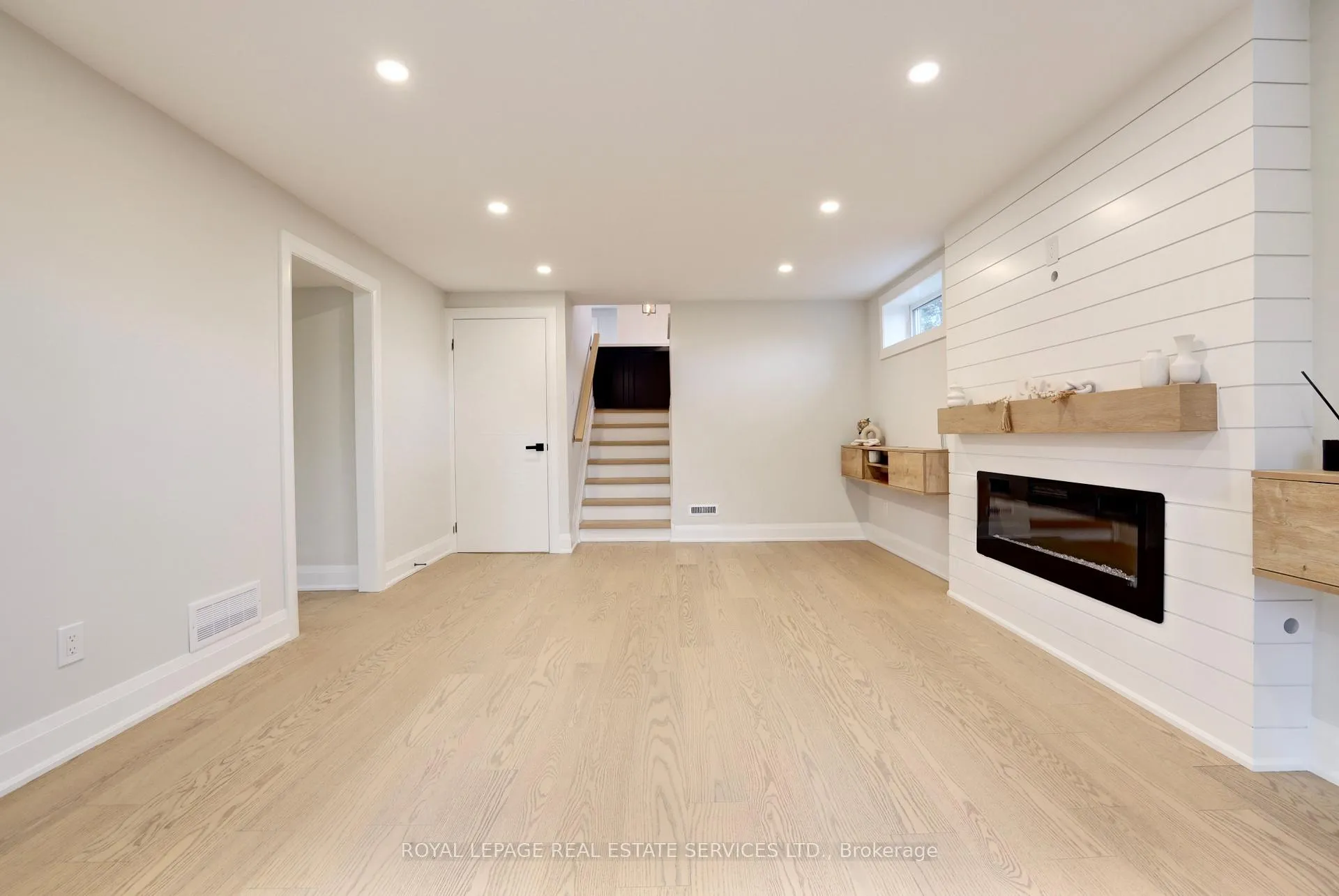 Photo 29 of 91 Forestgate Drive, Hamilton, Fessenden — HOMEH