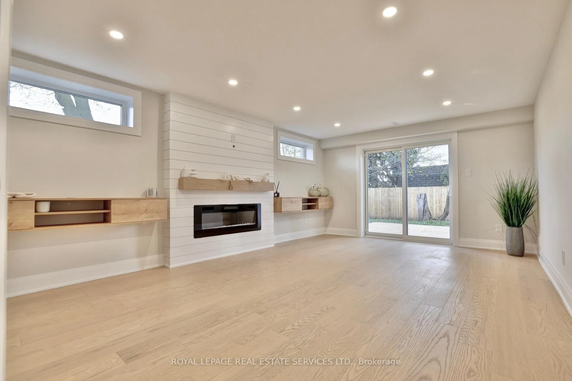 Photo 30 of 91 Forestgate Drive, Hamilton, Fessenden — HOMEH