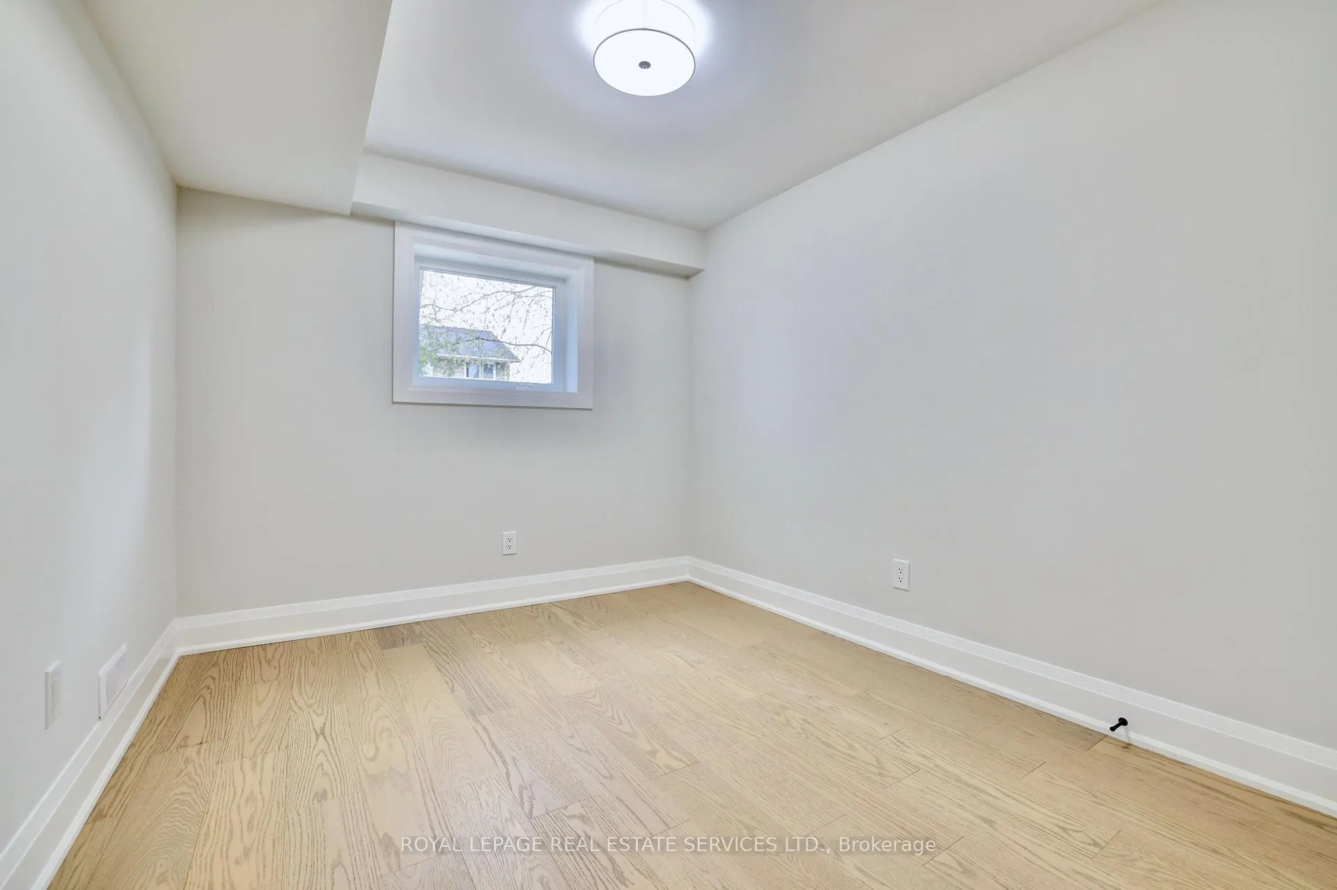 Photo 32 of 91 Forestgate Drive, Hamilton, Fessenden — HOMEH