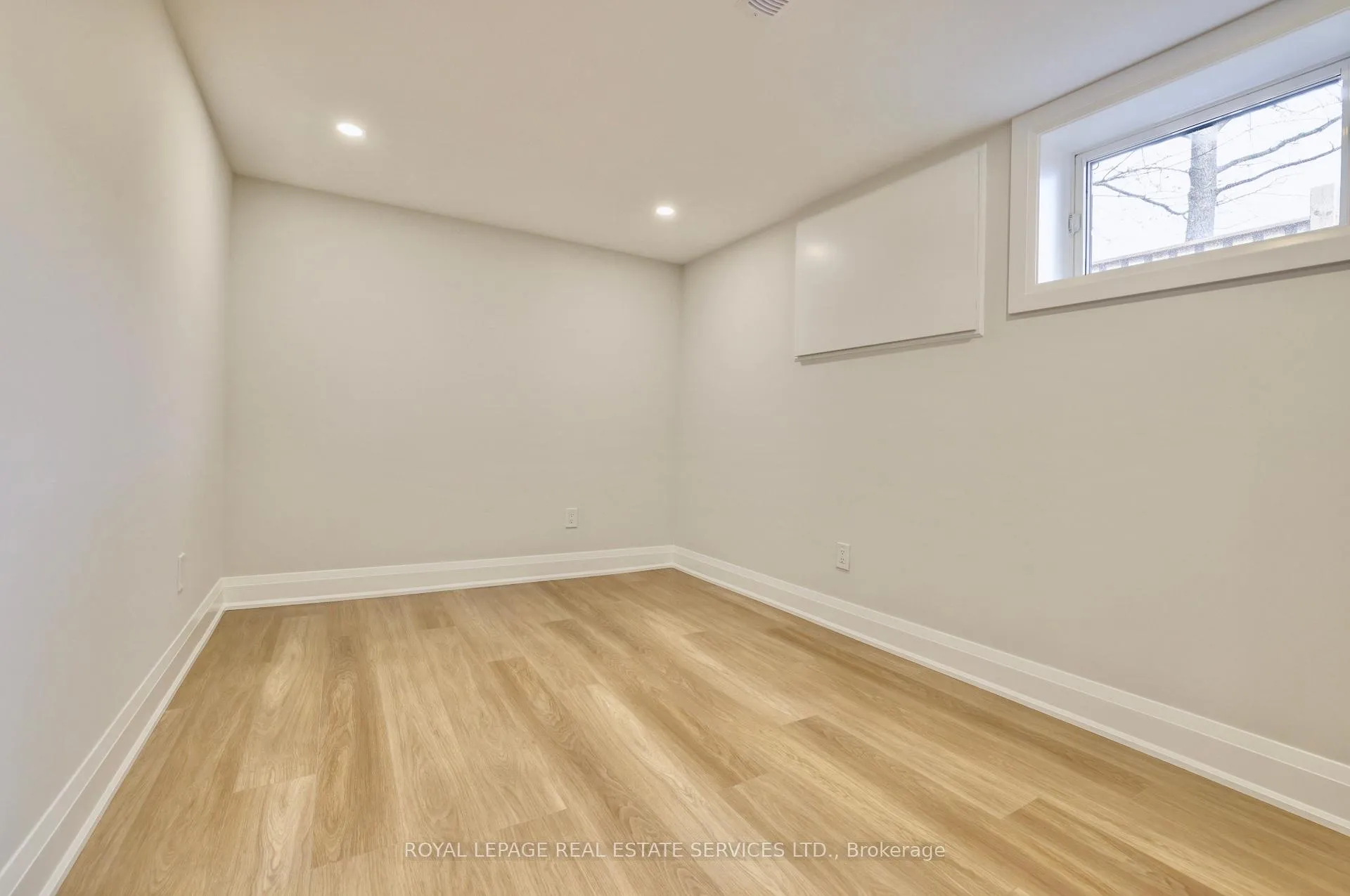 Photo 34 of 91 Forestgate Drive, Hamilton, Fessenden — HOMEH