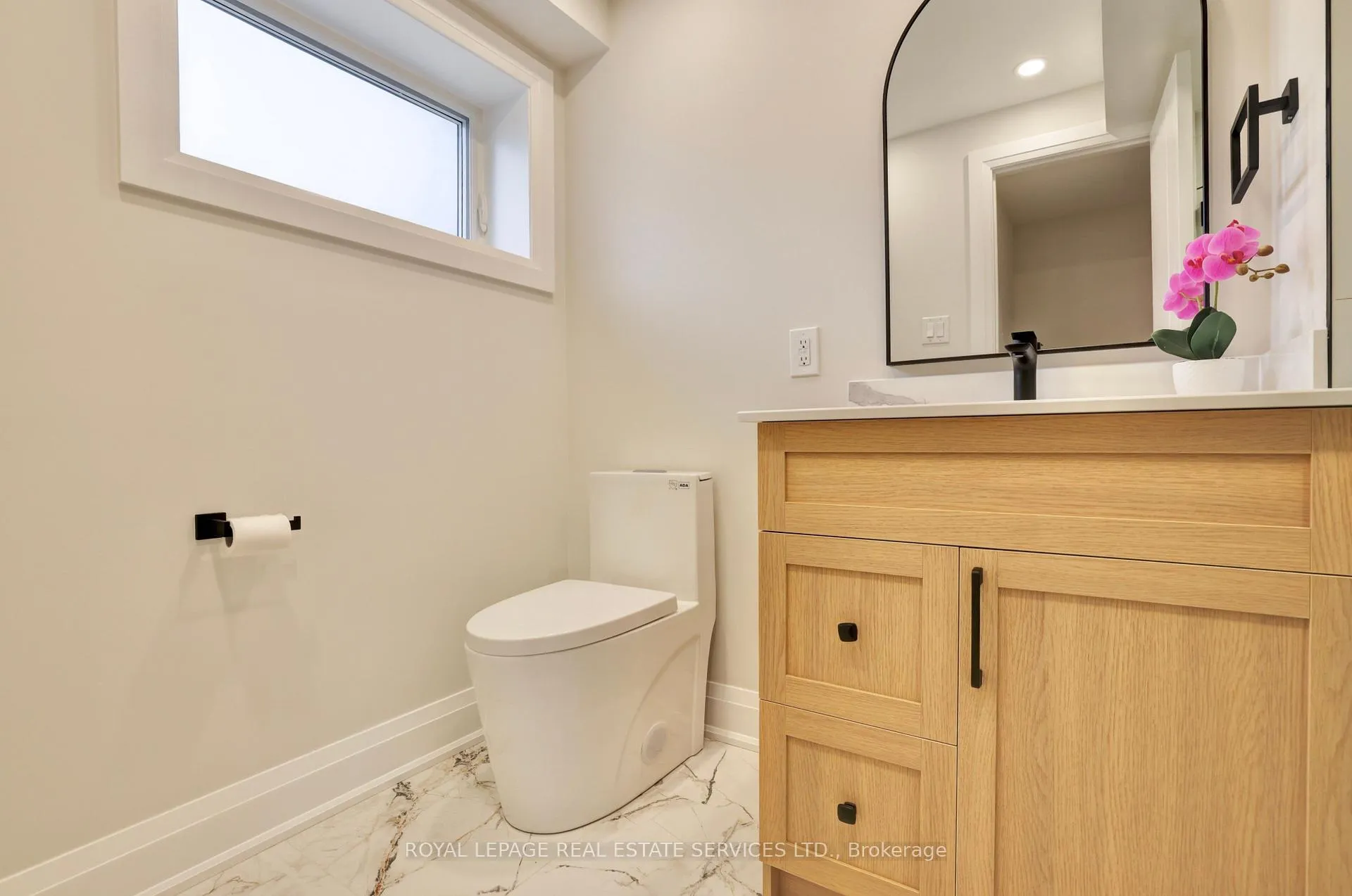 Photo 35 of 91 Forestgate Drive, Hamilton, Fessenden — HOMEH