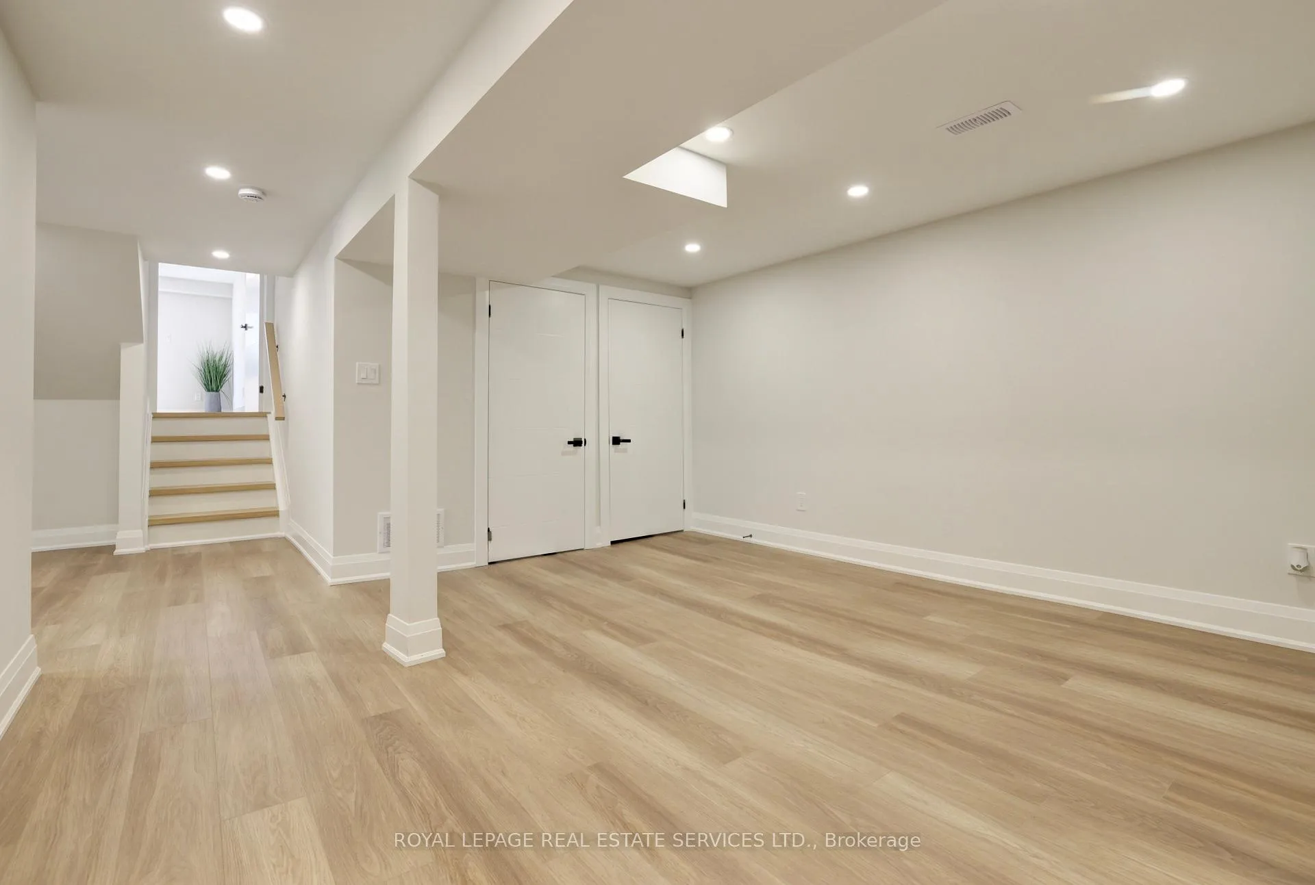 Photo 39 of 91 Forestgate Drive, Hamilton, Fessenden — HOMEH