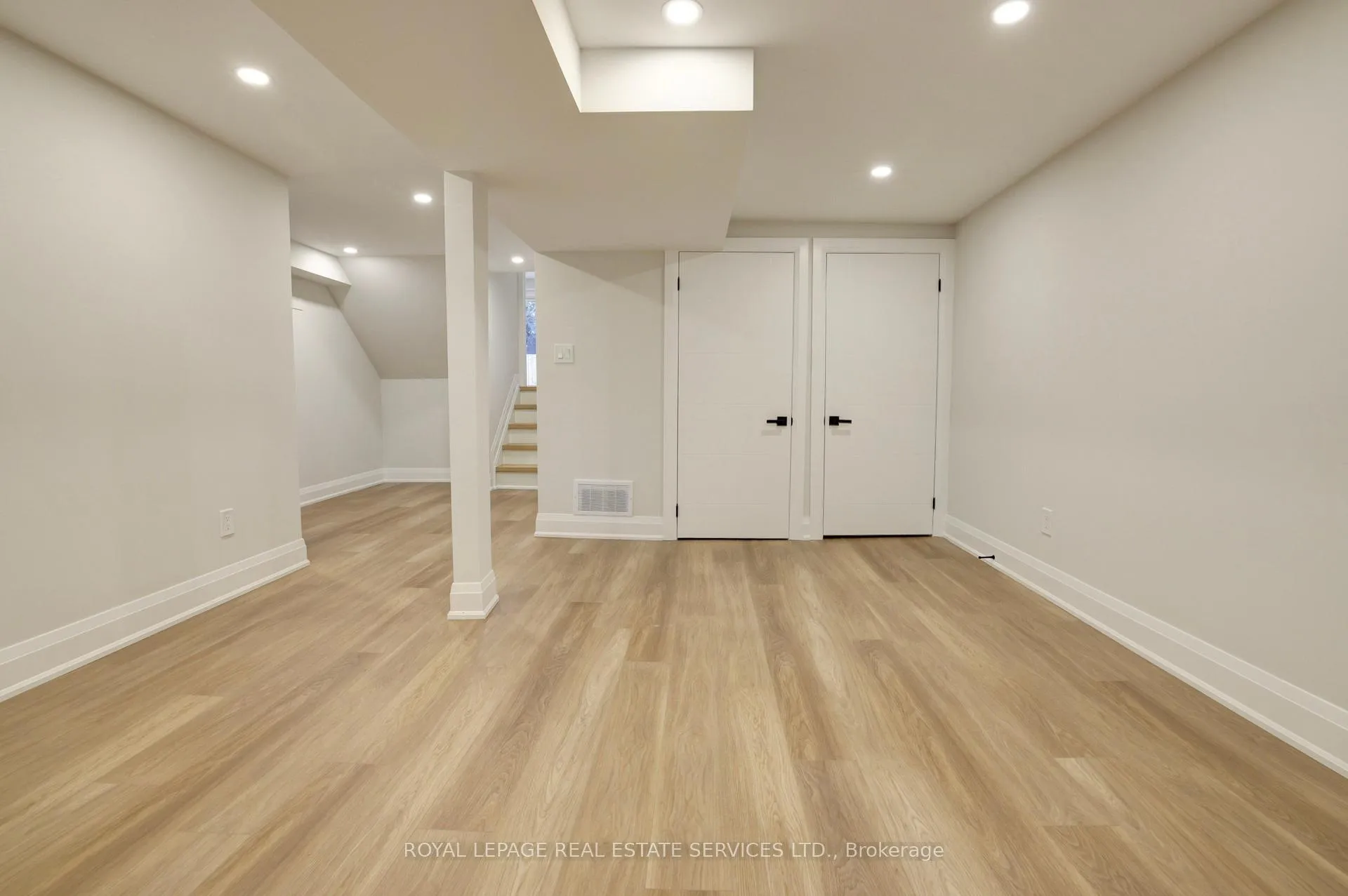 Photo 40 of 91 Forestgate Drive, Hamilton, Fessenden — HOMEH