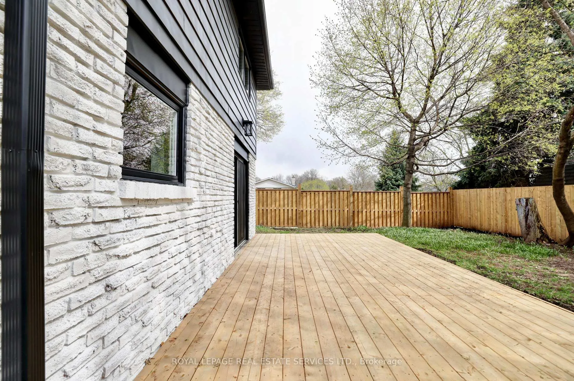 Photo 43 of 91 Forestgate Drive, Hamilton, Fessenden — HOMEH