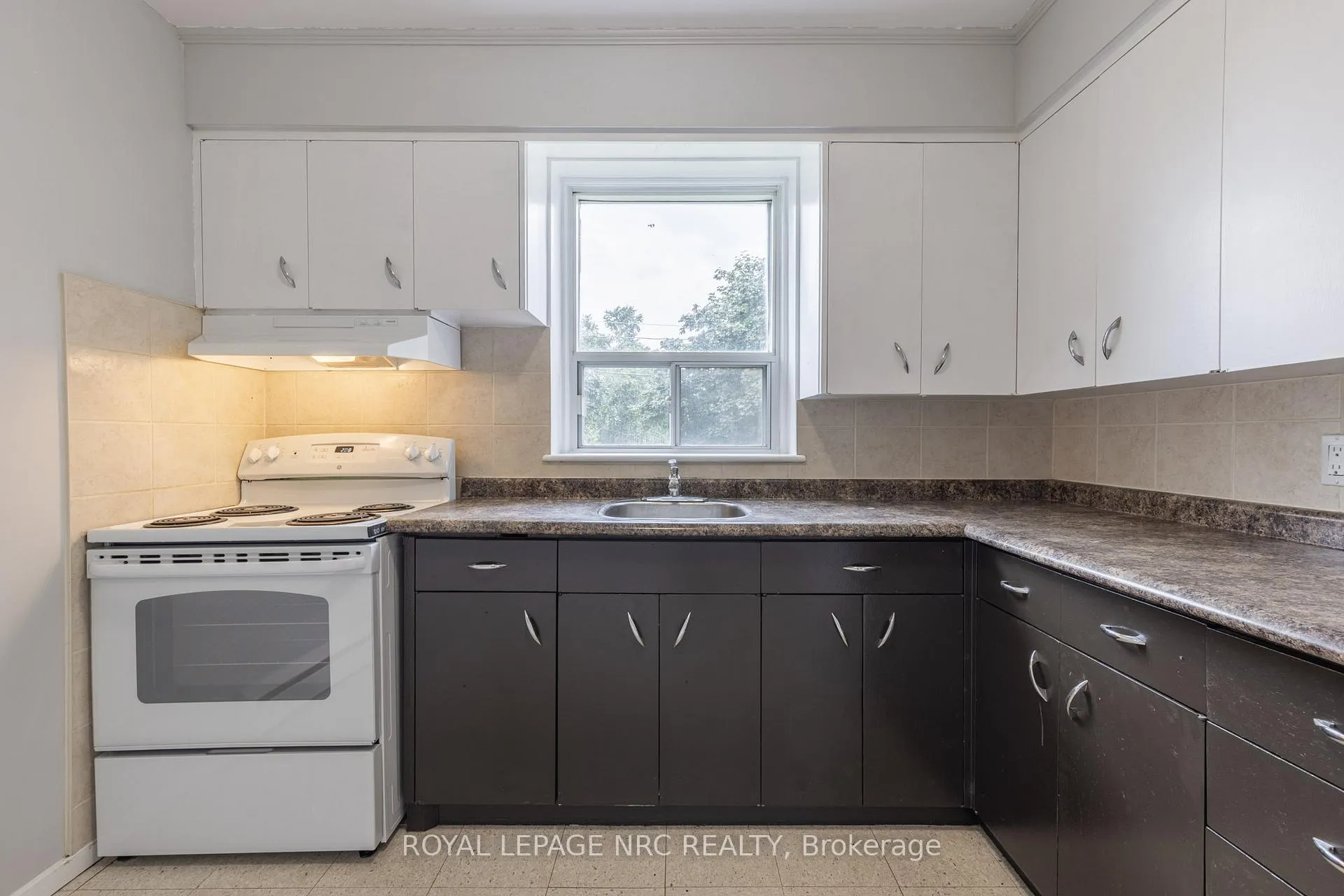 Photo 11 of Unit Unit 3, 3-5 Olive Street, Grimsby, Grimsby Beach — HOMEH