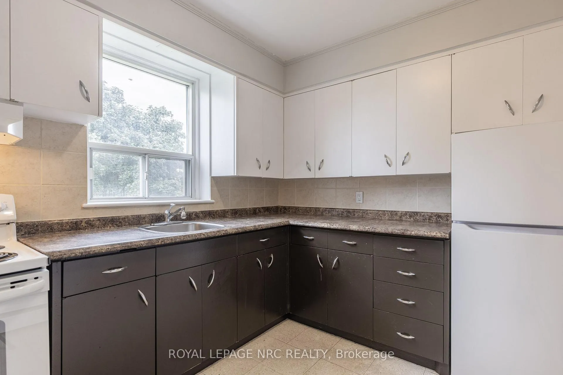 Photo 13 of Unit Unit 3, 3-5 Olive Street, Grimsby, Grimsby Beach — HOMEH