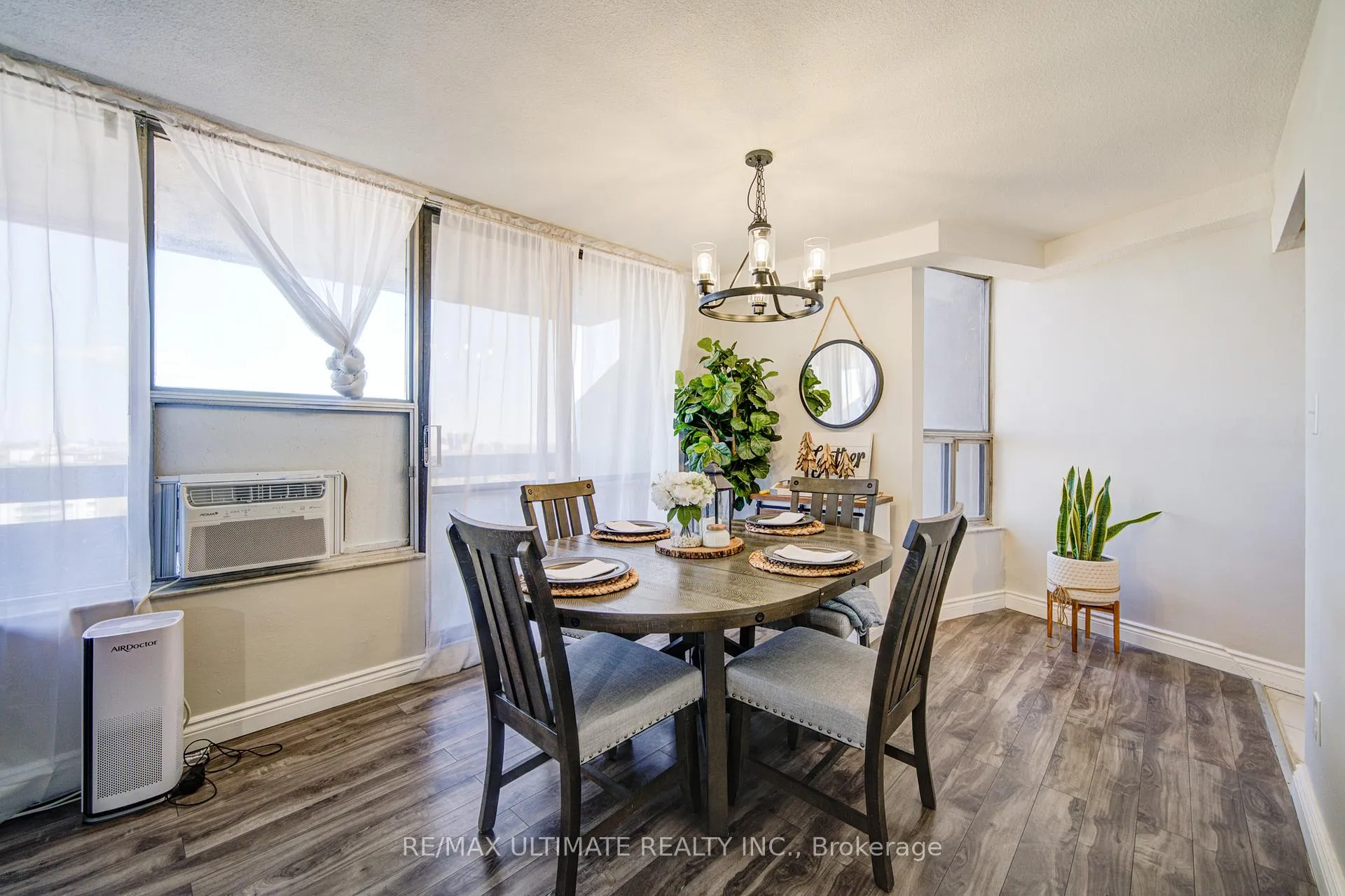 Photo 12 of Unit Ph#11, 11 Wincott Drive, Etobicoke, Kingsview Village-The Westway — HOMEH