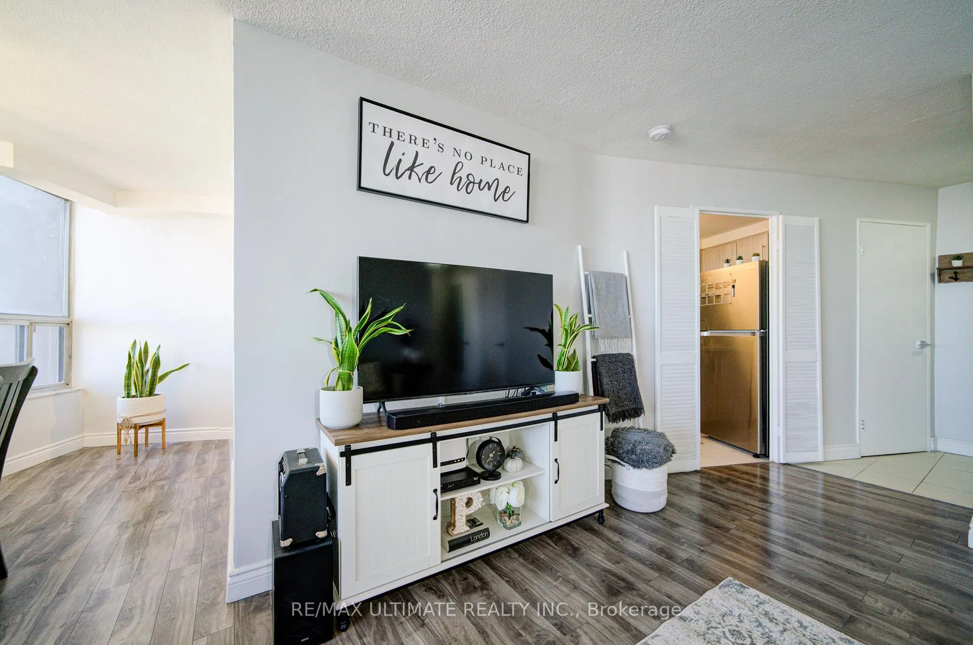 Photo 16 of Unit Ph#11, 11 Wincott Drive, Etobicoke, Kingsview Village-The Westway — HOMEH