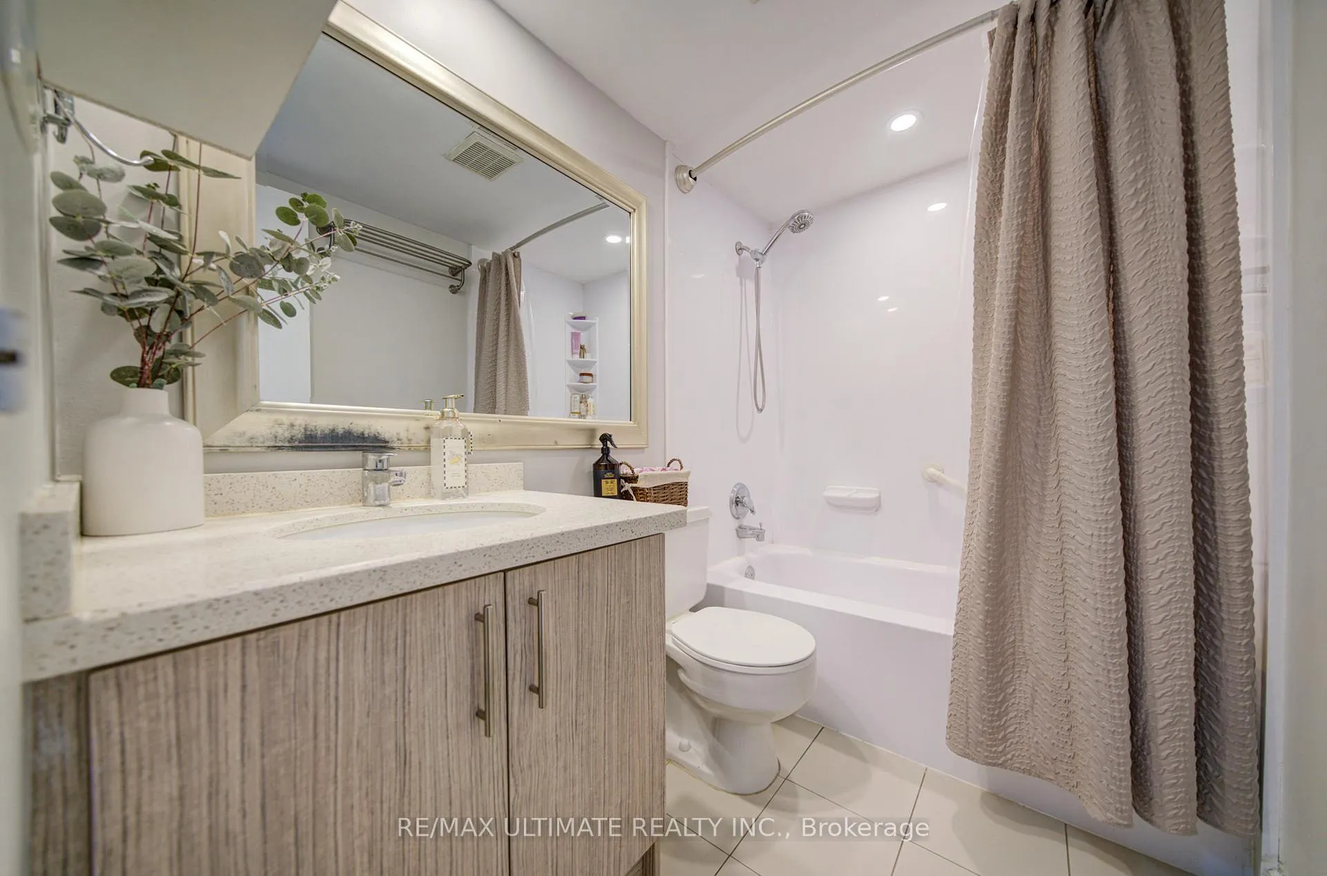 Photo 20 of Unit Ph#11, 11 Wincott Drive, Etobicoke, Kingsview Village-The Westway — HOMEH