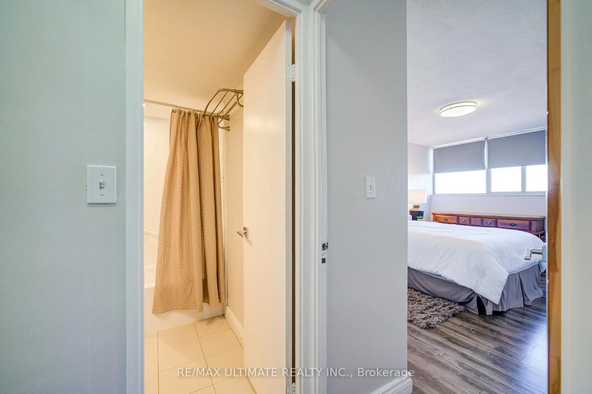Photo 26 of Unit Ph#11, 11 Wincott Drive, Etobicoke, Kingsview Village-The Westway — HOMEH