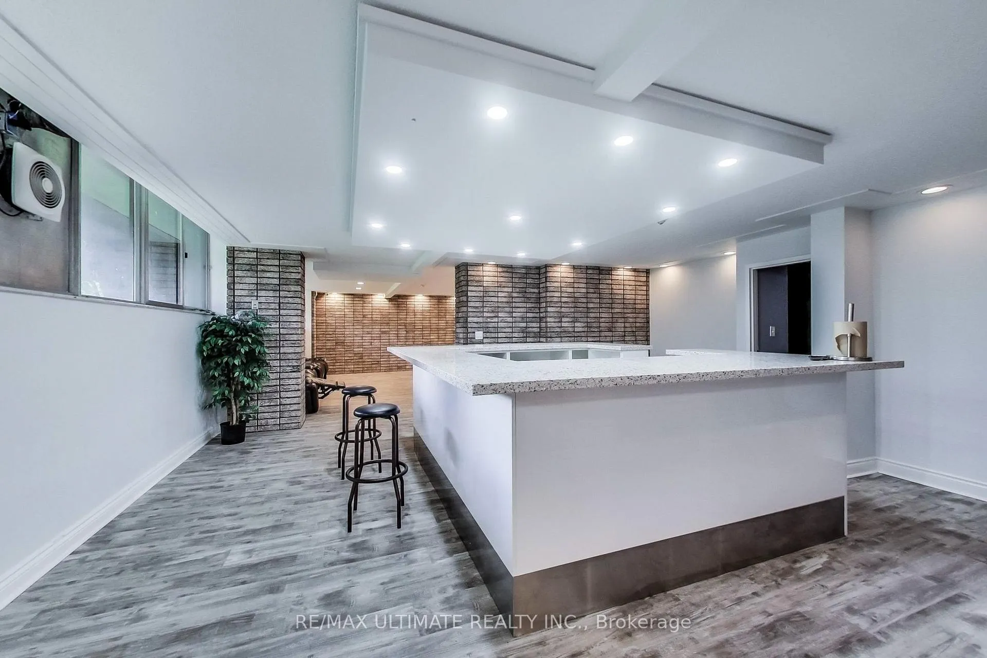 Photo 35 of Unit Ph#11, 11 Wincott Drive, Etobicoke, Kingsview Village-The Westway — HOMEH