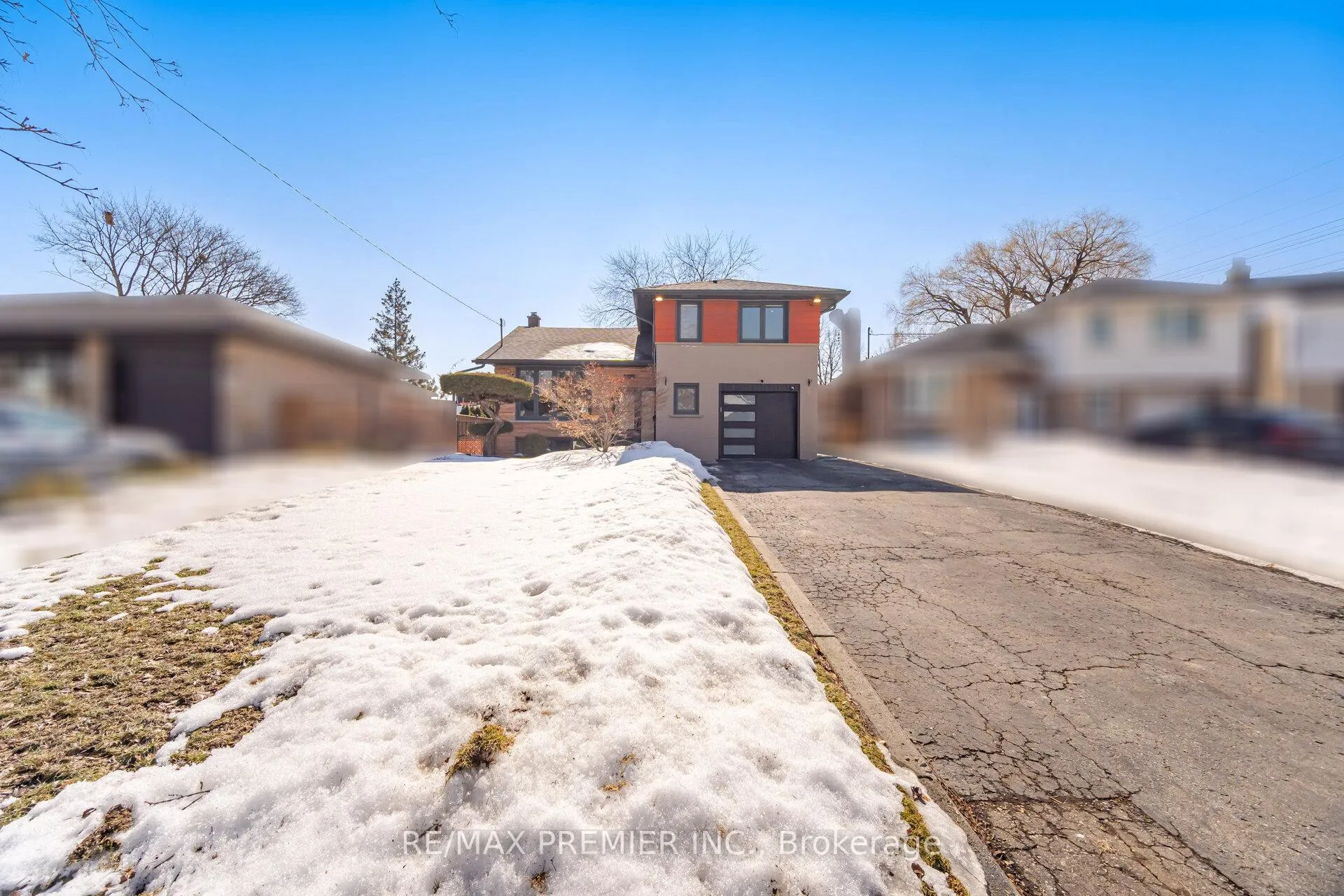 Photo 2 of 267 Jeffcoat Drive, Etobicoke, West Humber-Clairville — HOMEH