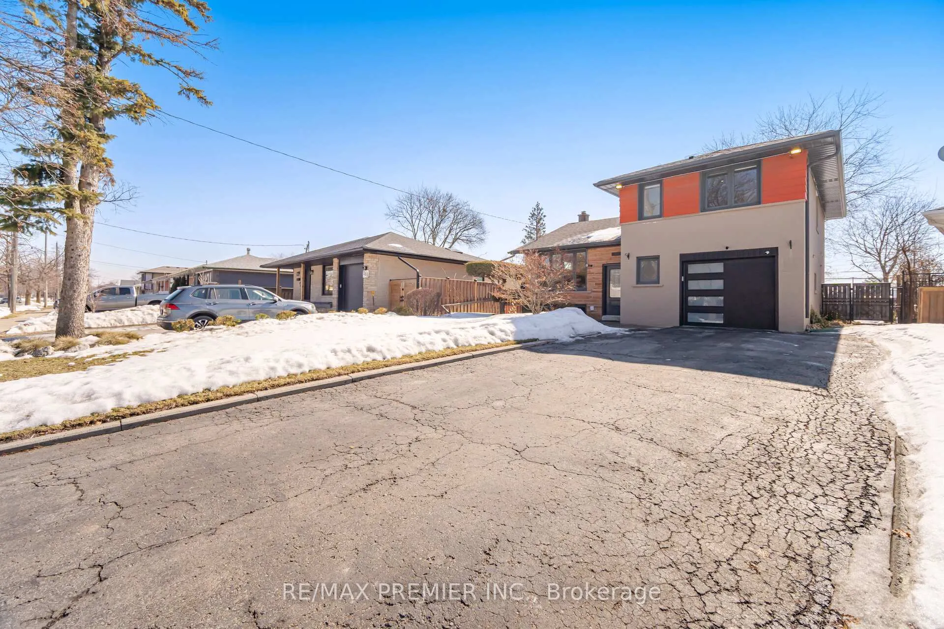 Photo 3 of 267 Jeffcoat Drive, Etobicoke, West Humber-Clairville — HOMEH