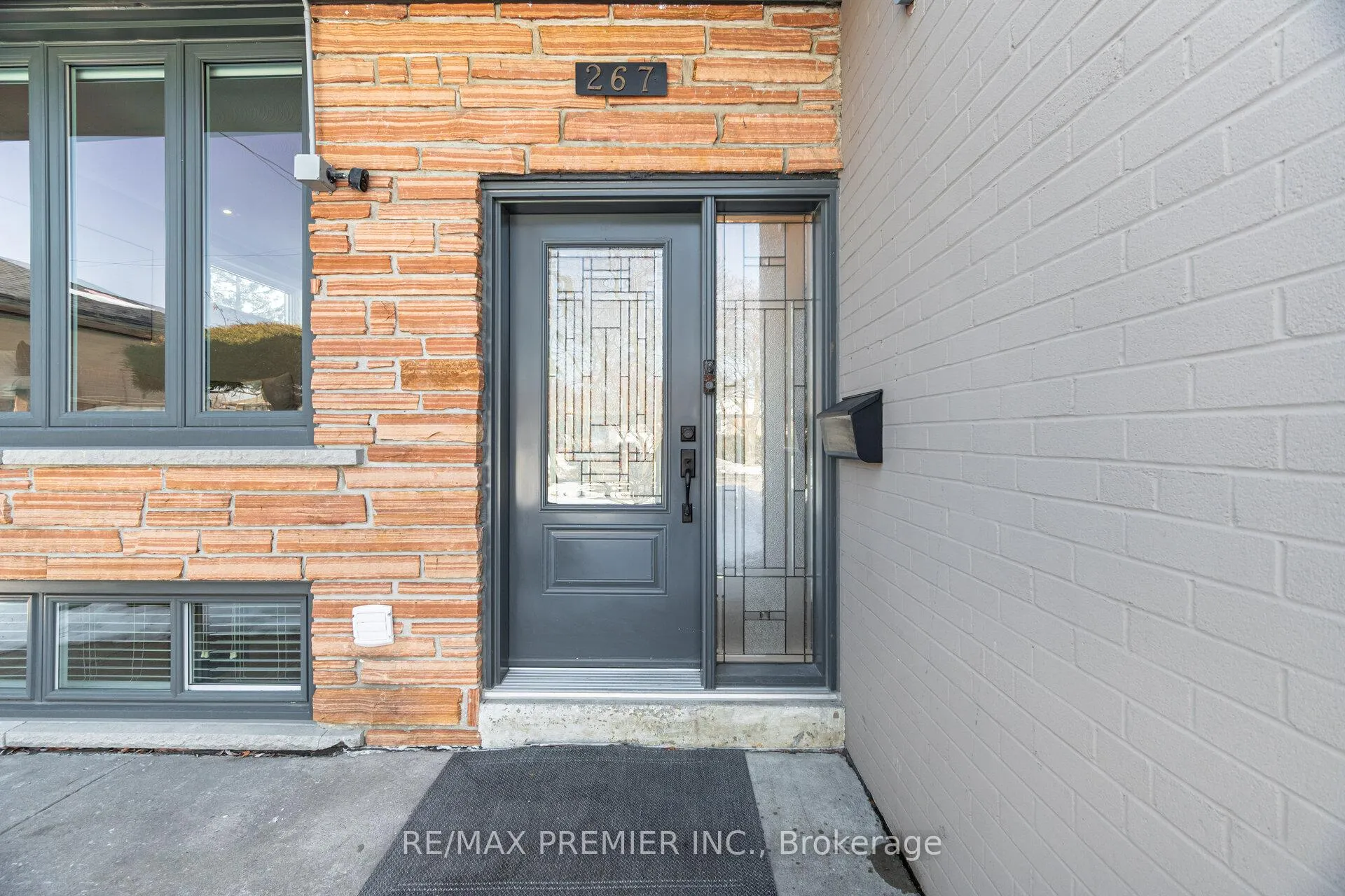 Photo 5 of 267 Jeffcoat Drive, Etobicoke, West Humber-Clairville — HOMEH