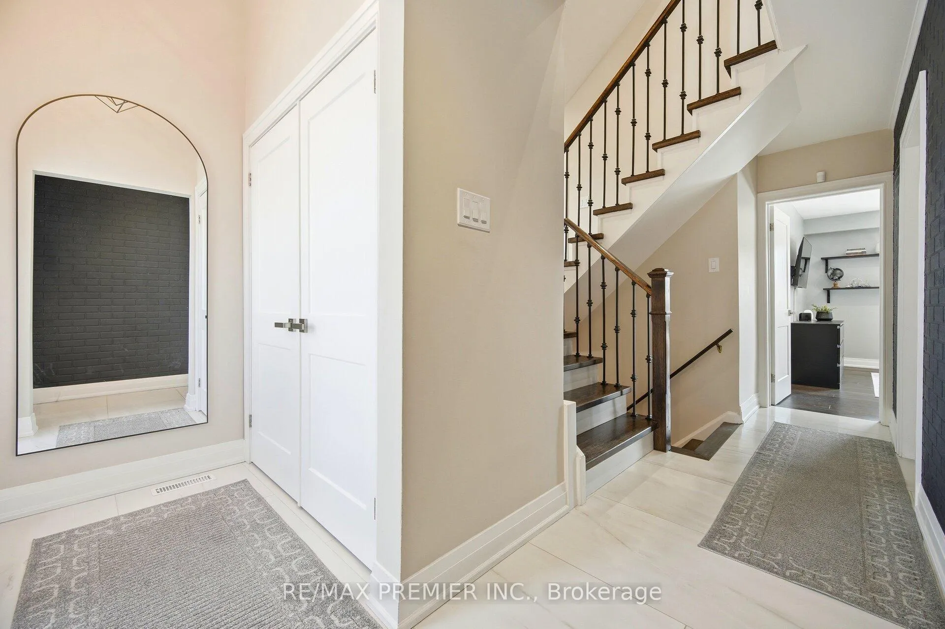 Photo 7 of 267 Jeffcoat Drive, Etobicoke, West Humber-Clairville — HOMEH