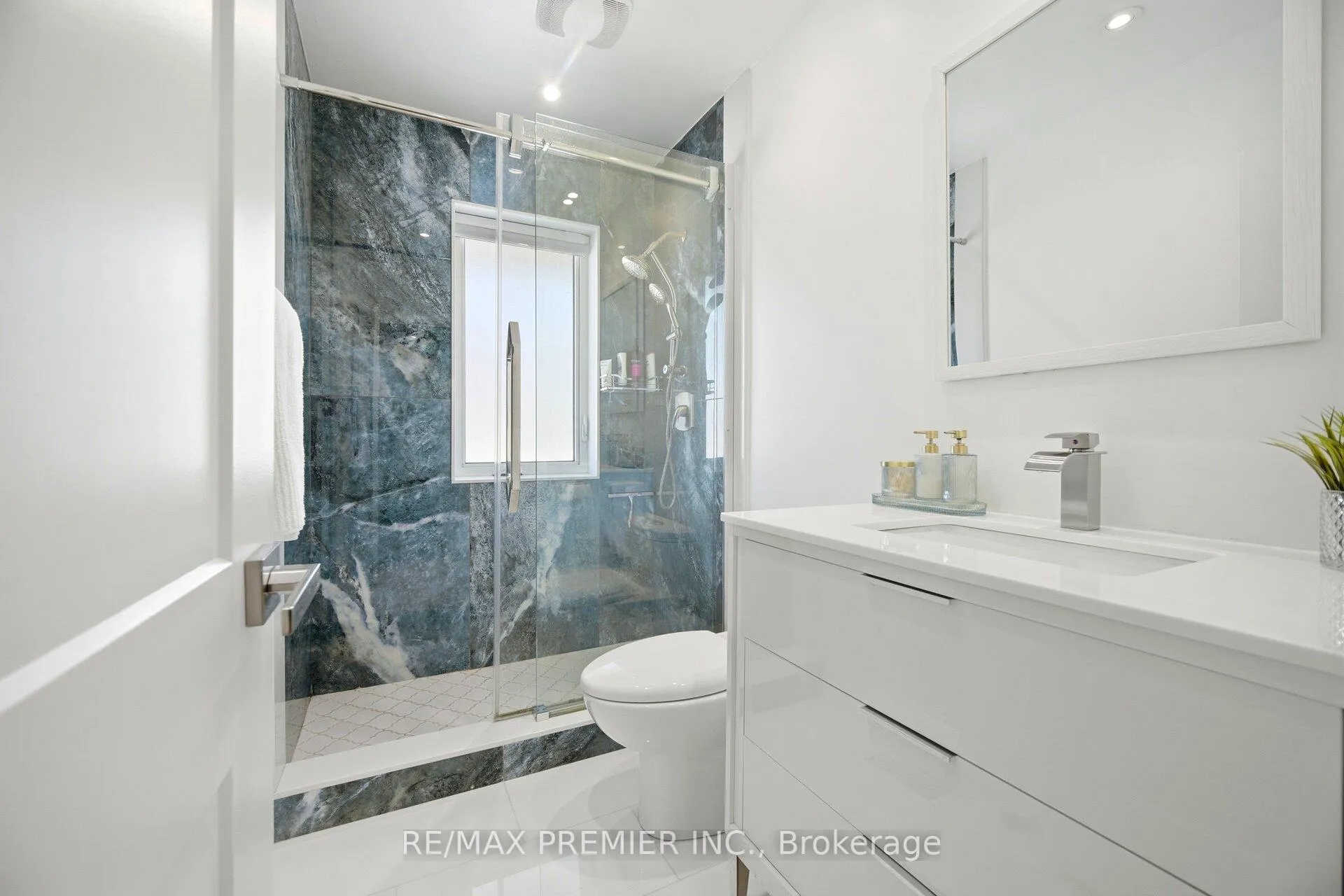 Photo 34 of 267 Jeffcoat Drive, Etobicoke, West Humber-Clairville — HOMEH