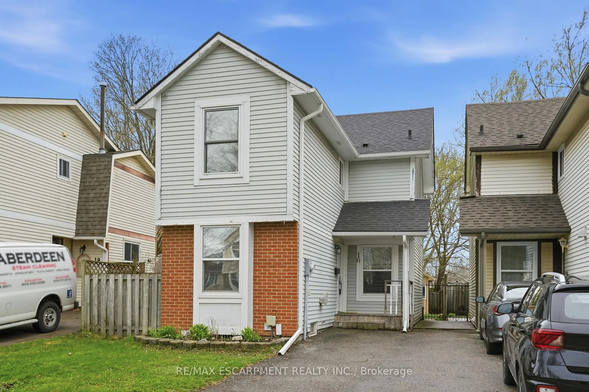Photo 2 of 16 Enfield Crescent, Brantford — HOMEH